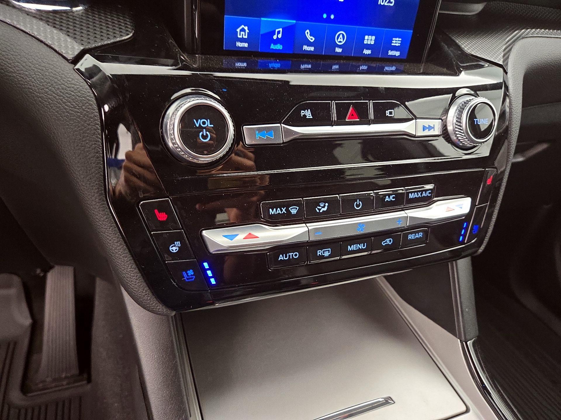 Thumbnail: 2022 Ford Explorer - 17