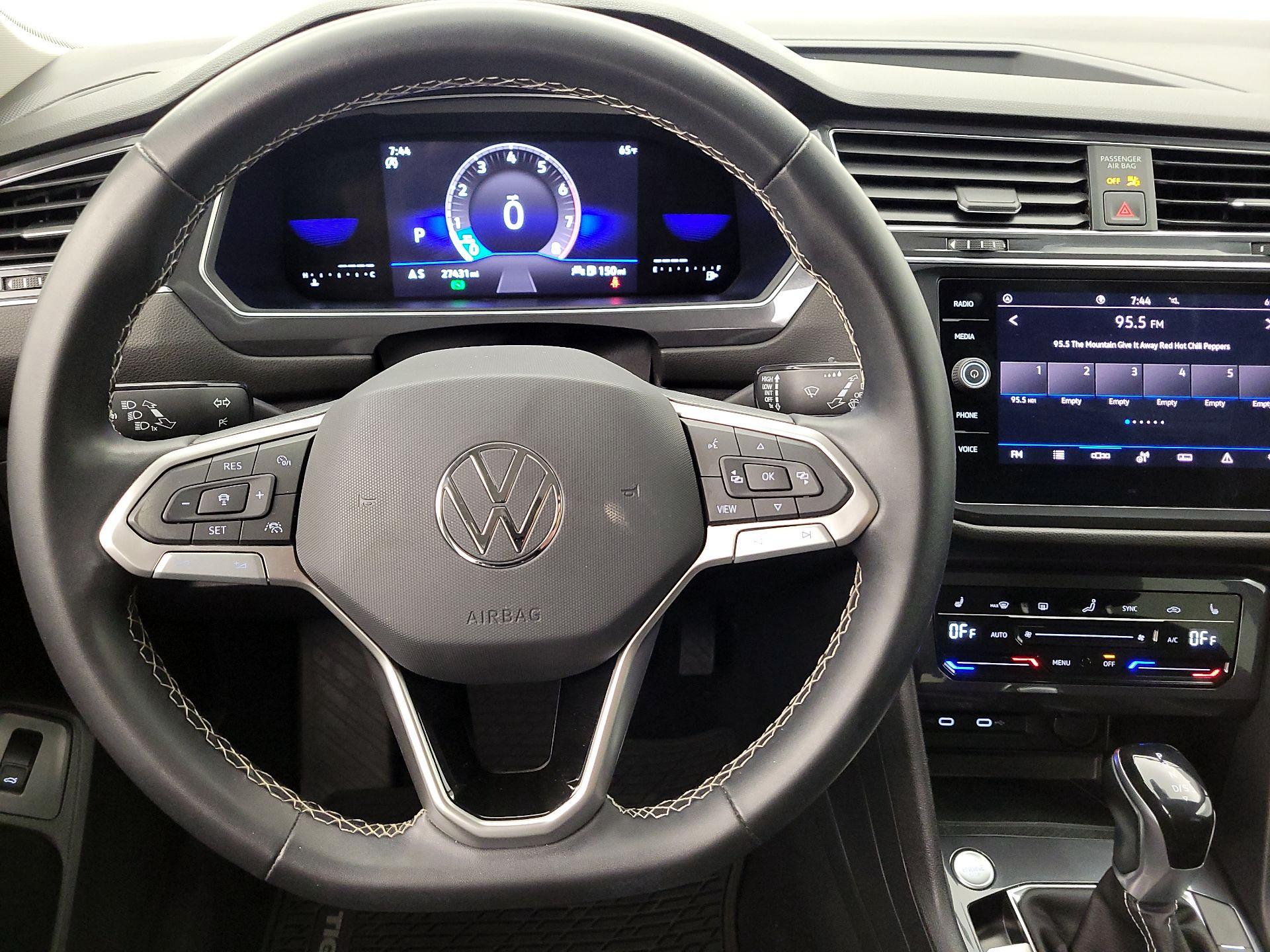 Thumbnail: 2022 Volkswagen Tiguan - 10