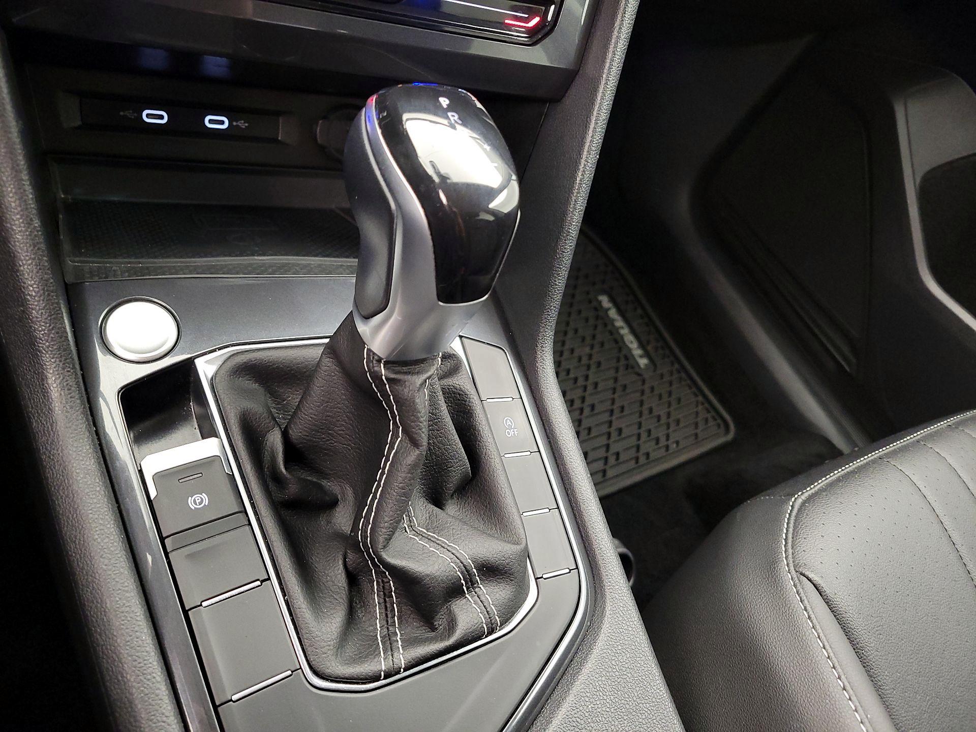 Thumbnail: 2022 Volkswagen Tiguan - 17