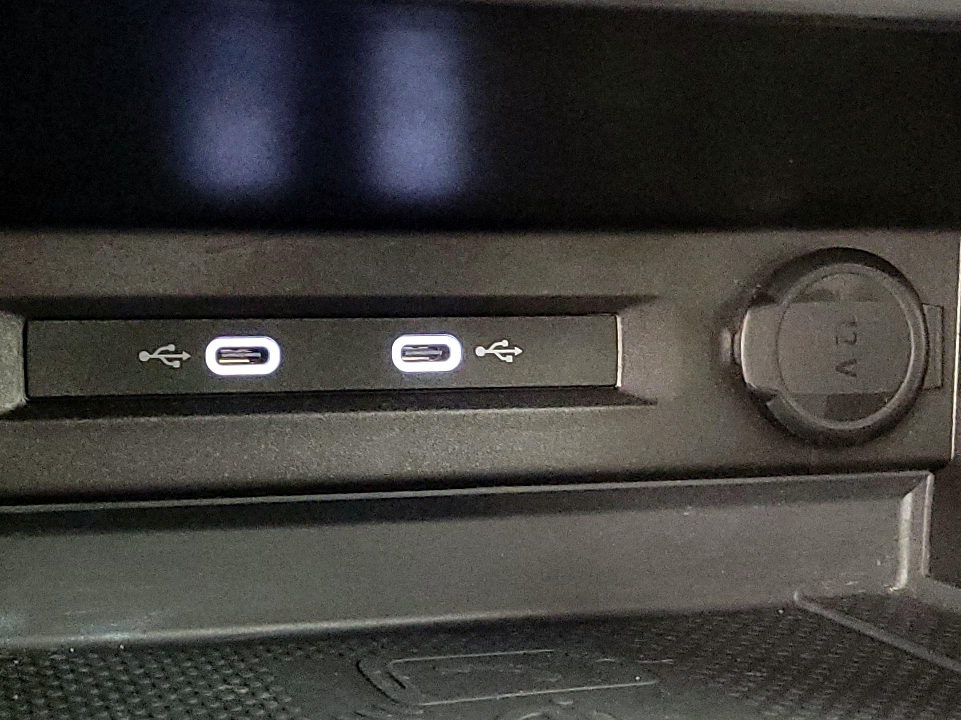 Thumbnail: 2022 Volkswagen Tiguan - 18