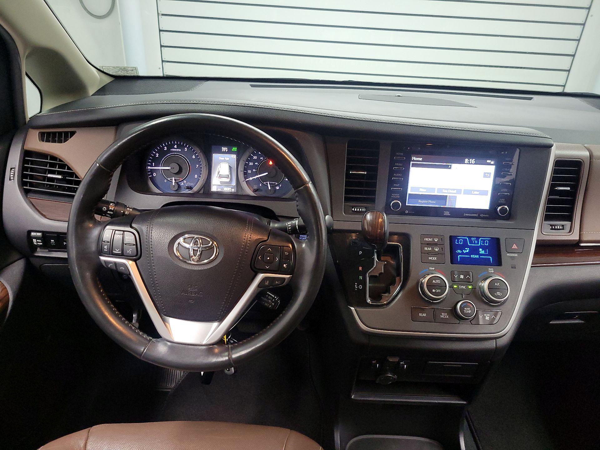 Thumbnail: 2020 Toyota Sienna - 9