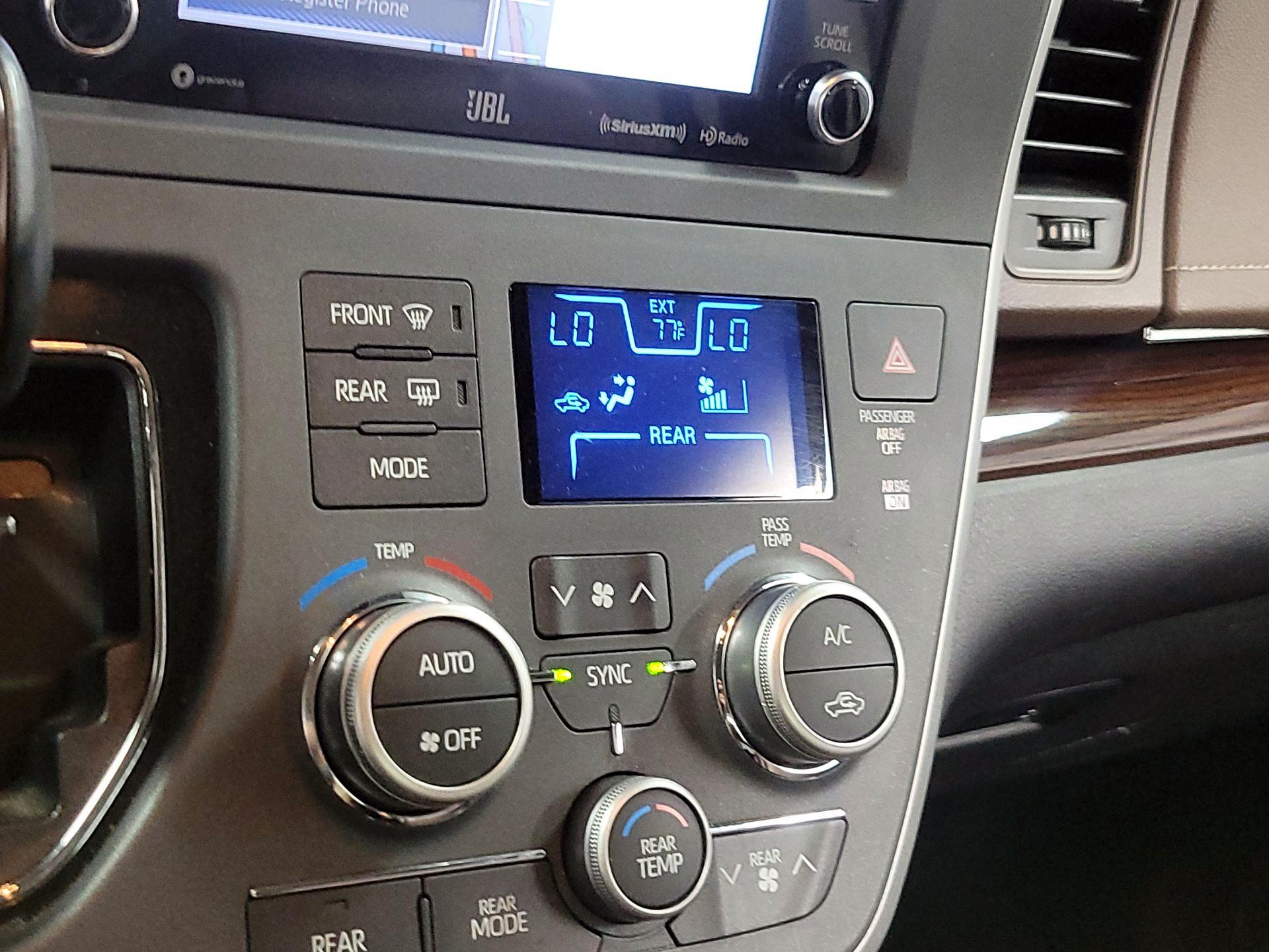 Thumbnail: 2020 Toyota Sienna - 15