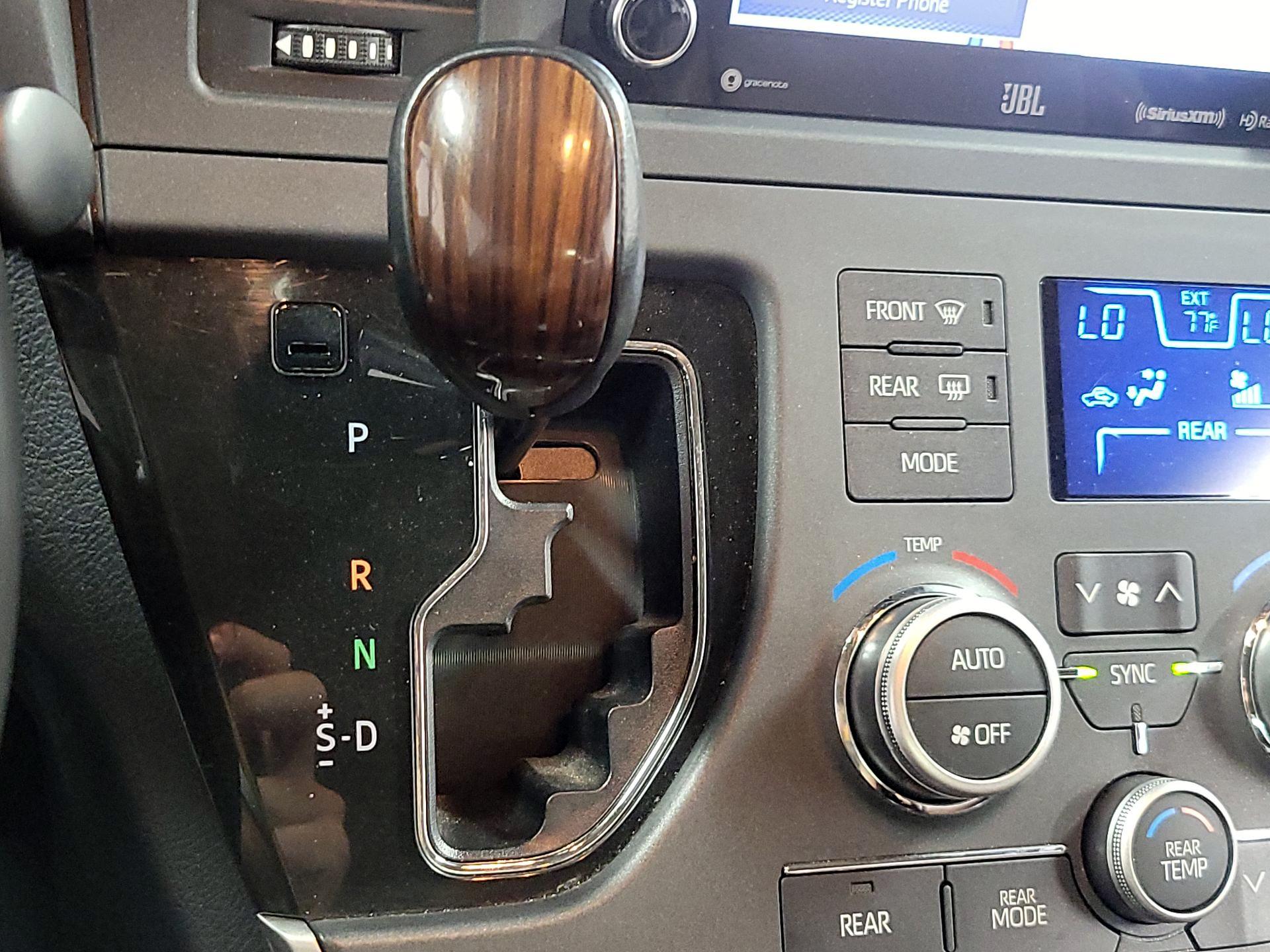 Thumbnail: 2020 Toyota Sienna - 16