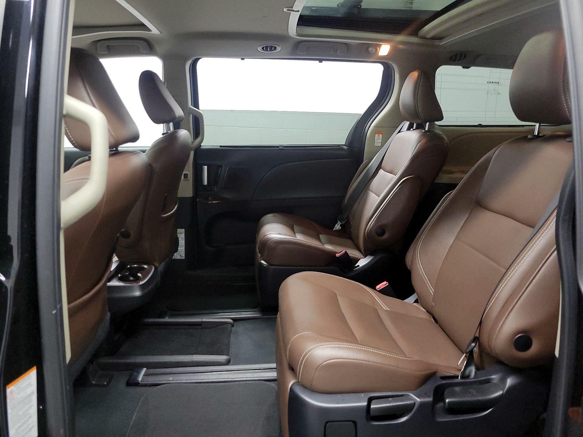 Thumbnail: 2020 Toyota Sienna - 17