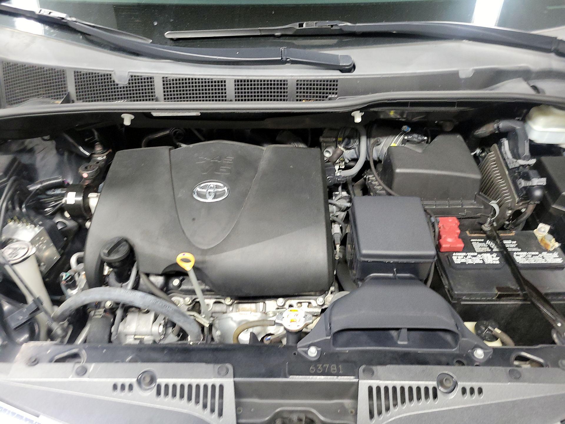 Thumbnail: 2020 Toyota Sienna - 19