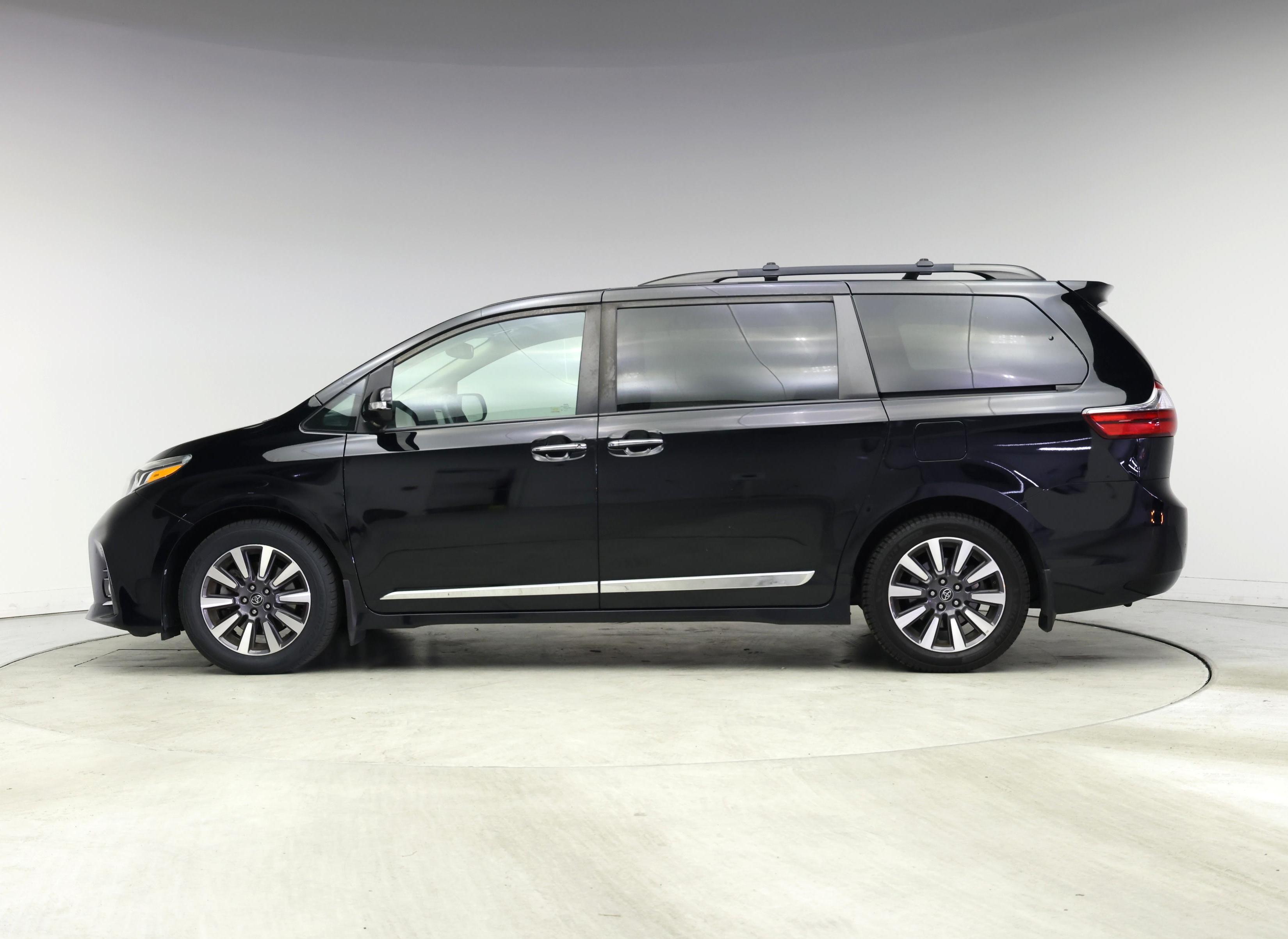 Thumbnail: 2020 Toyota Sienna - 3