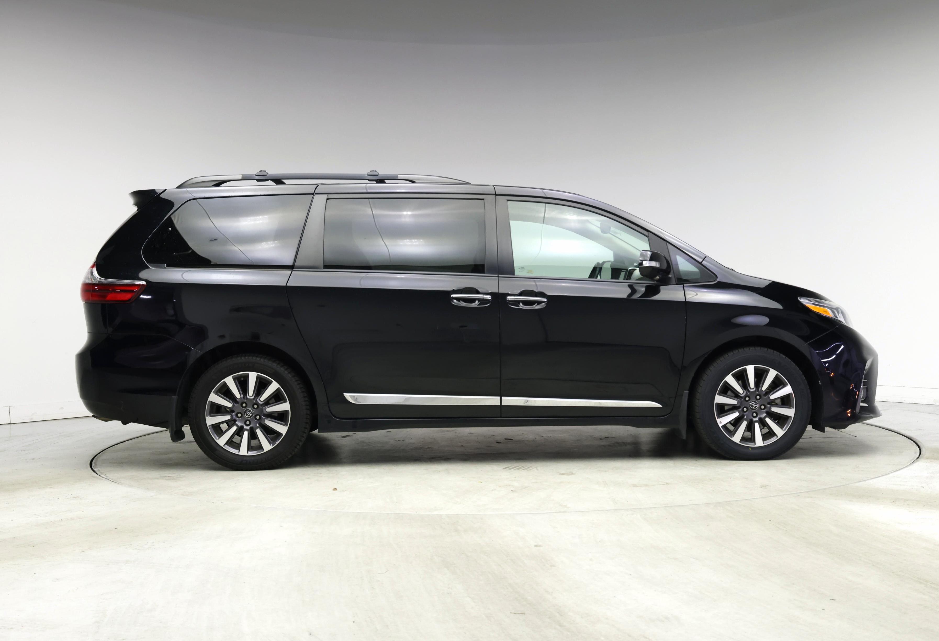 Thumbnail: 2020 Toyota Sienna - 7