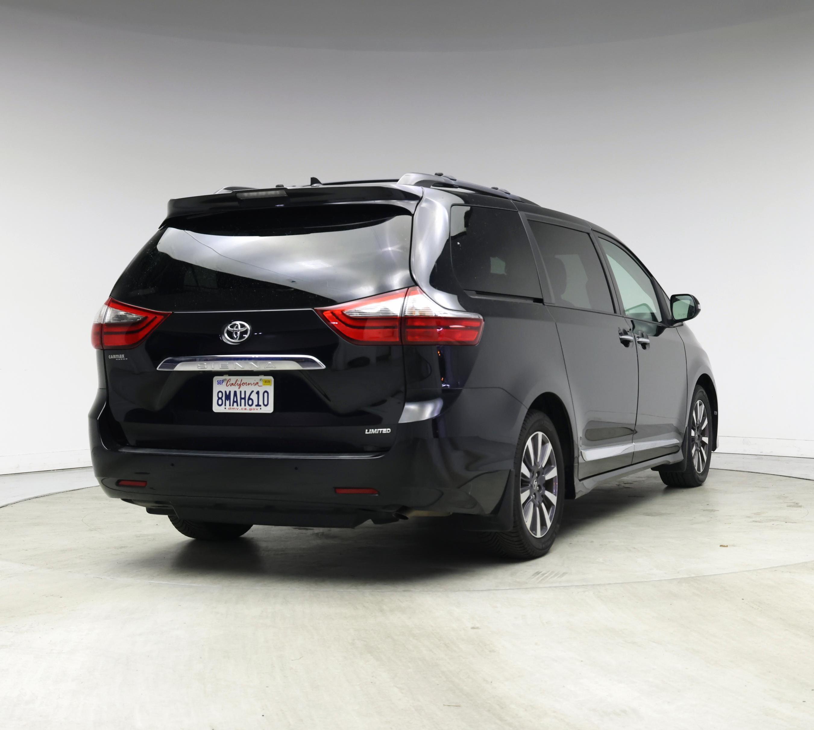 Thumbnail: 2020 Toyota Sienna - 8