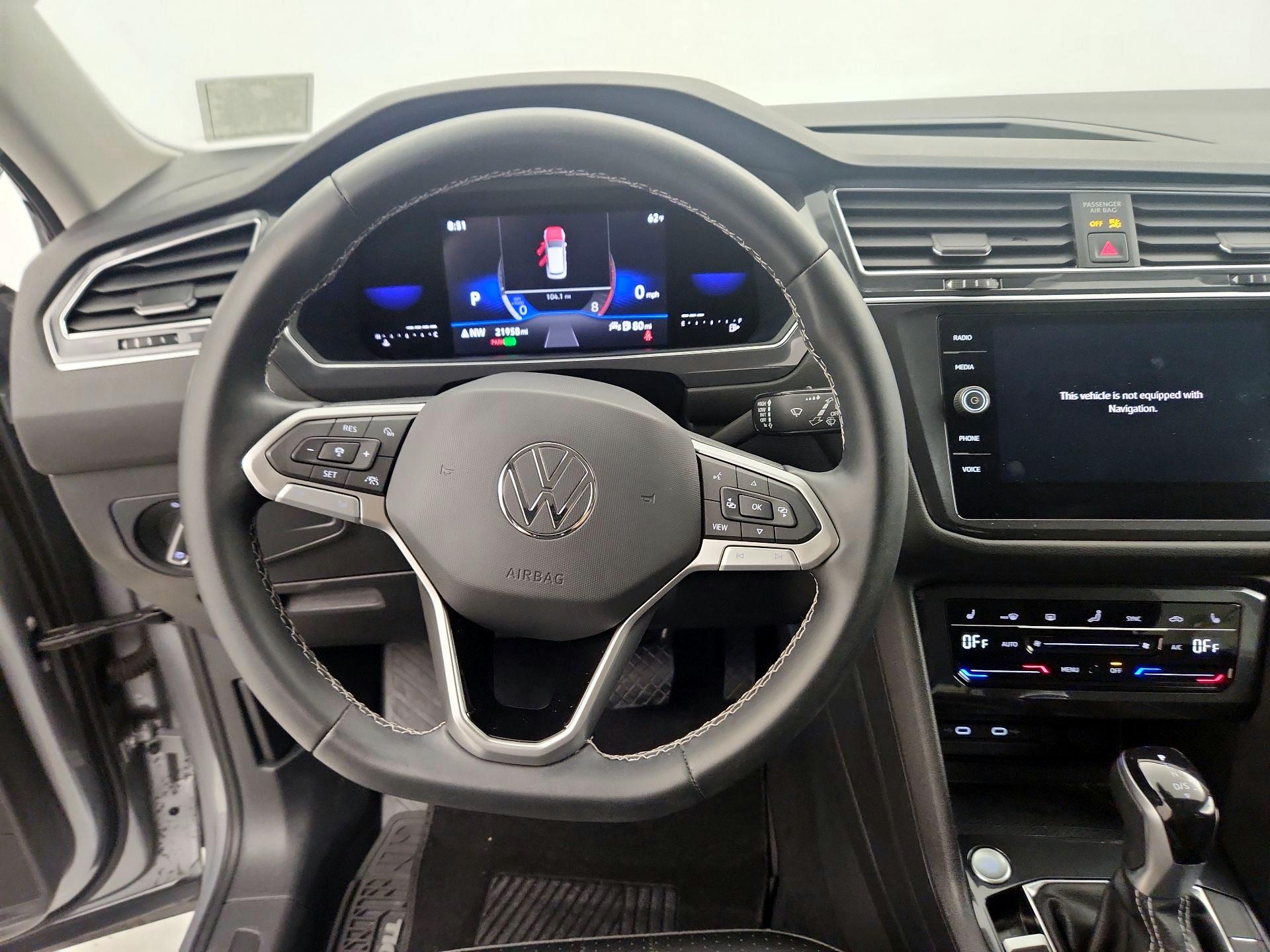 Thumbnail: 2022 Volkswagen Tiguan - 10