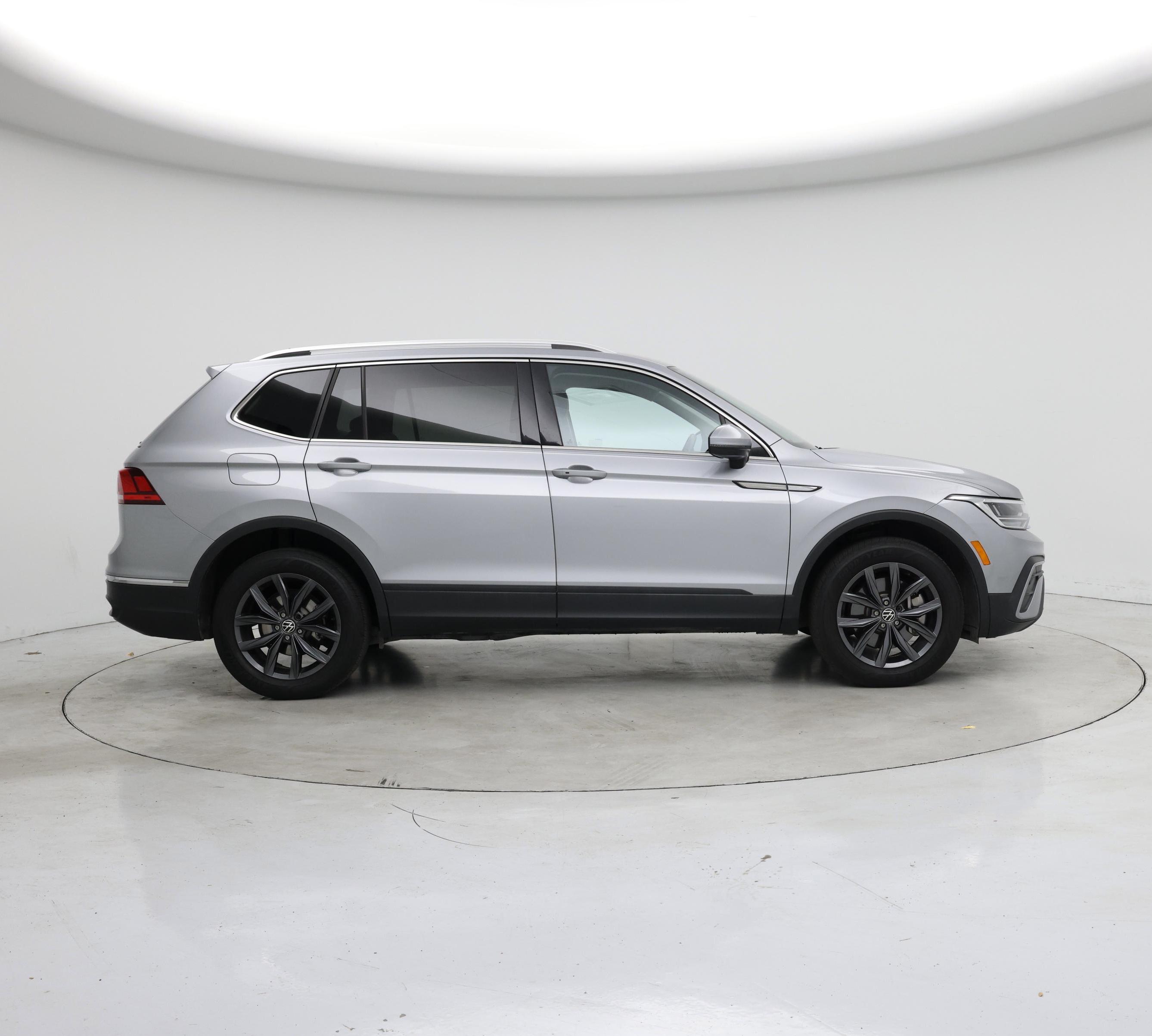 Thumbnail: 2022 Volkswagen Tiguan - 7