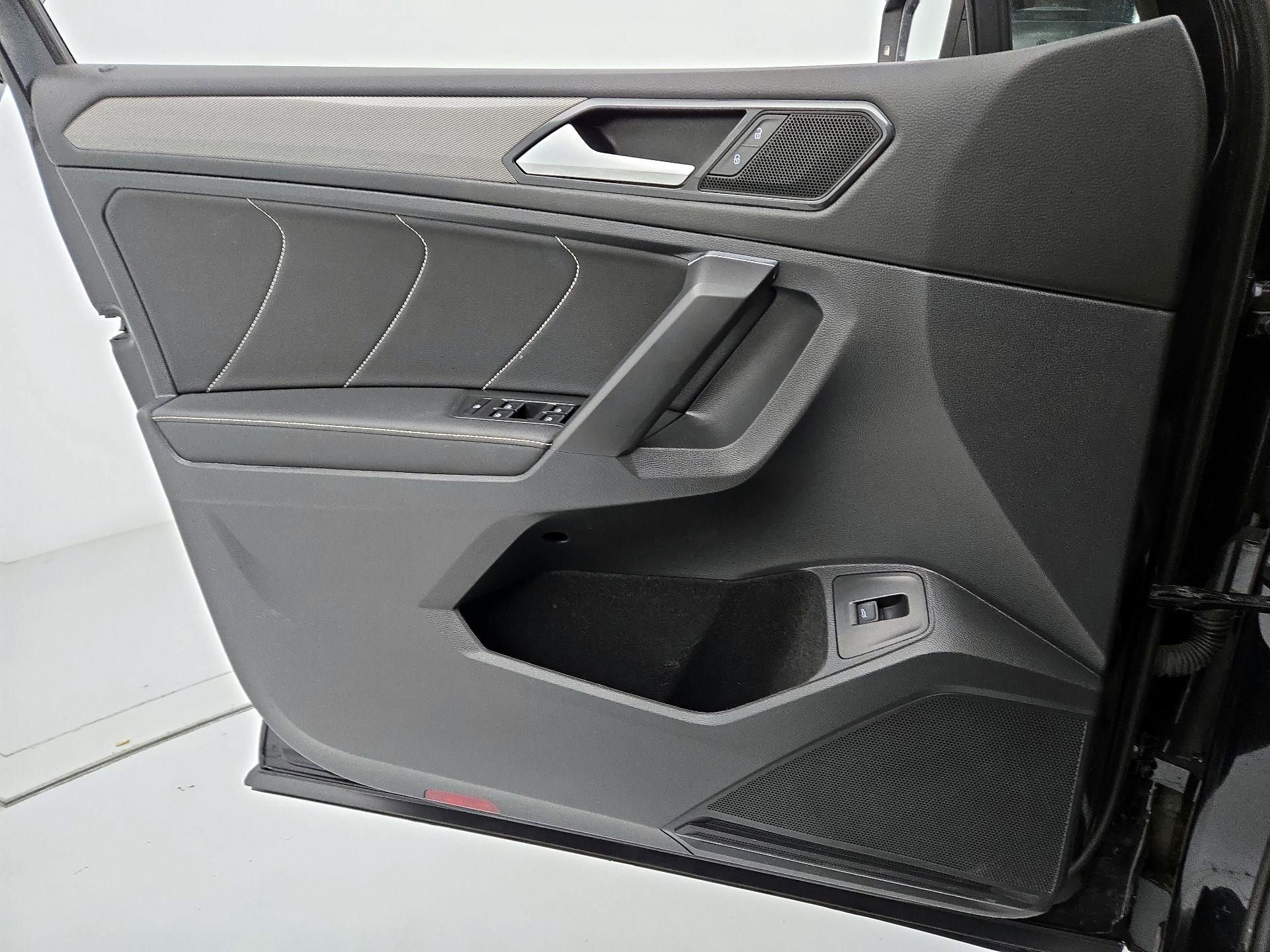 Thumbnail: 2022 Volkswagen Tiguan - 12