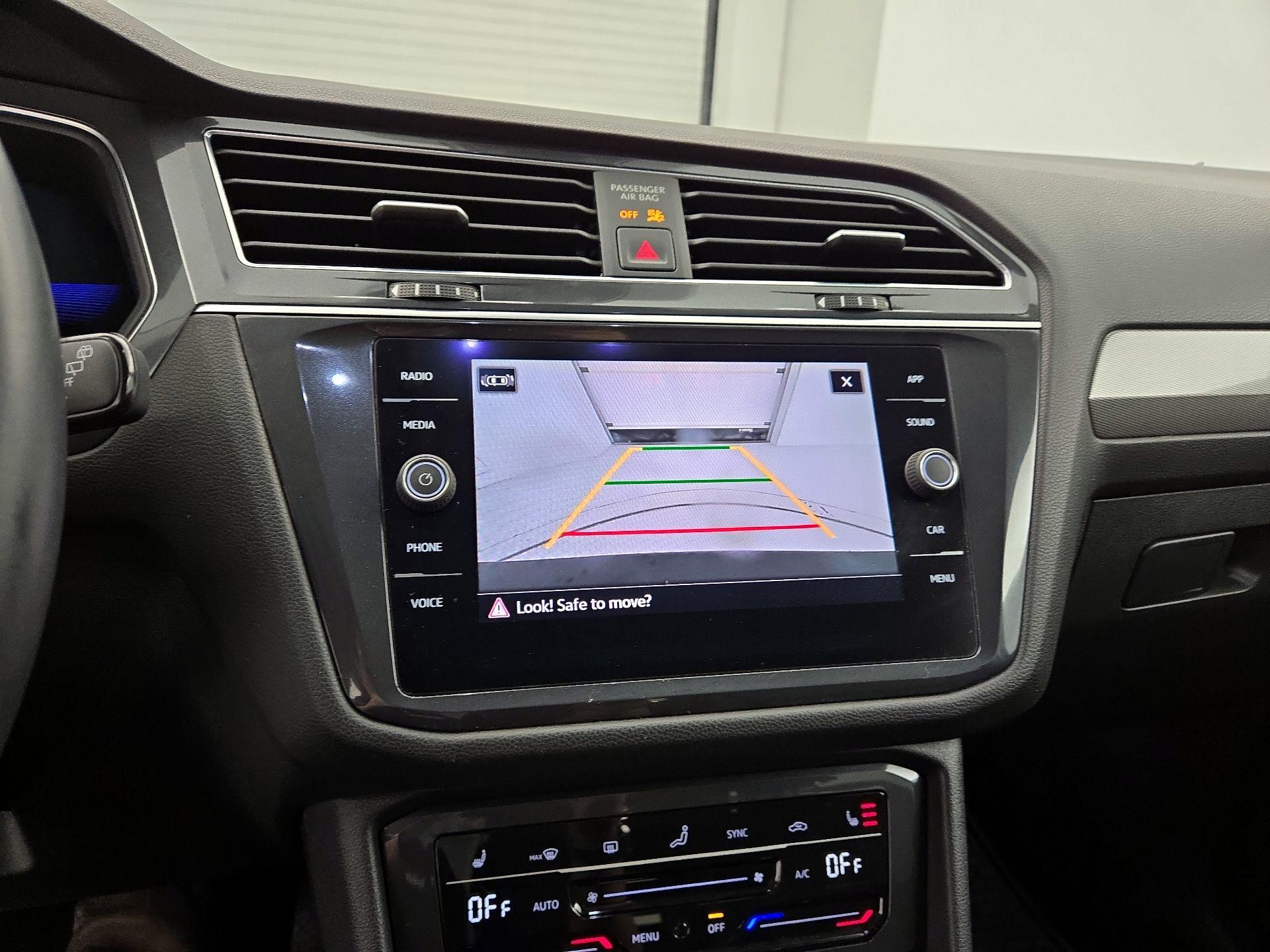 Thumbnail: 2022 Volkswagen Tiguan - 14