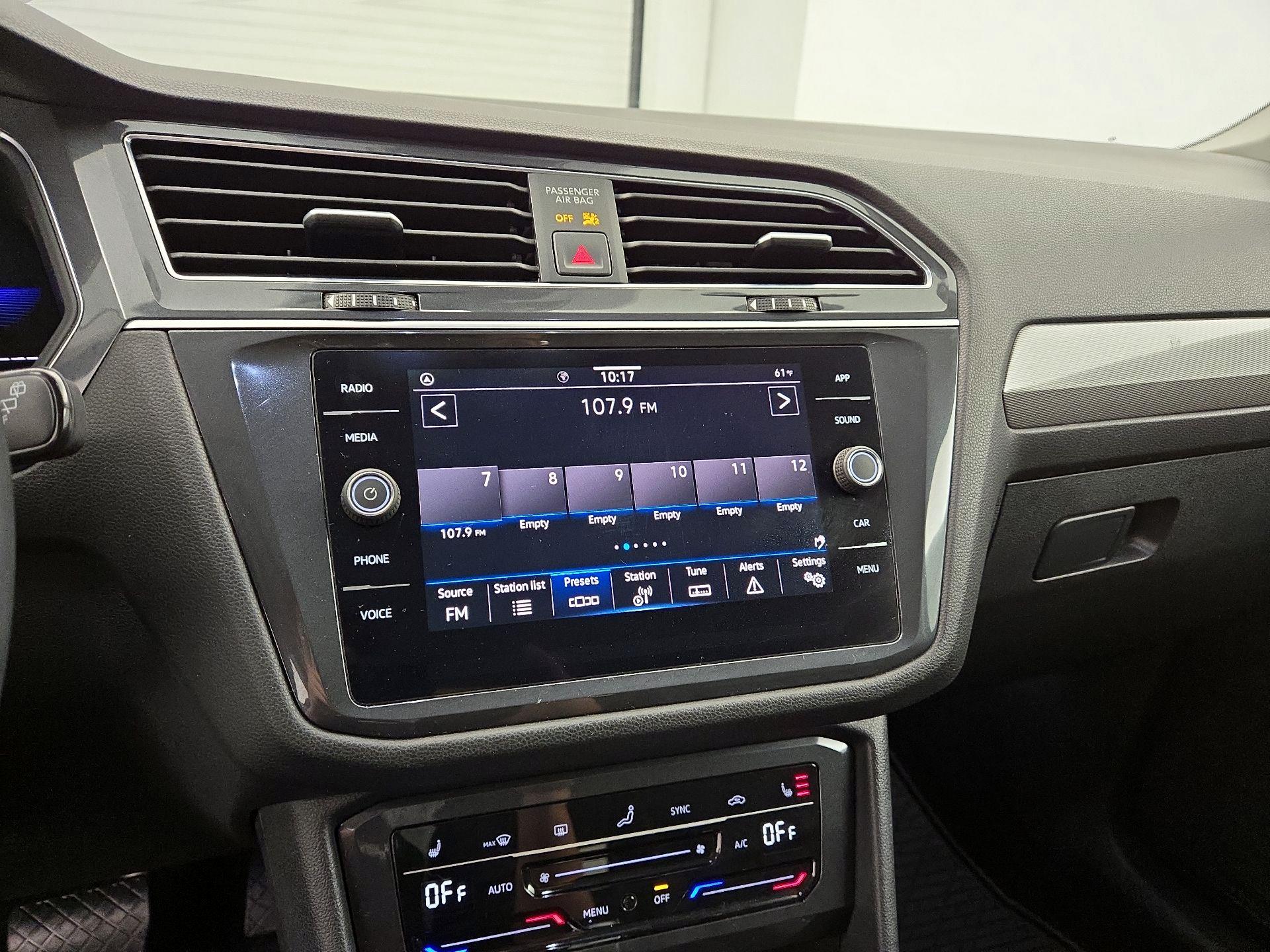 Thumbnail: 2022 Volkswagen Tiguan - 15