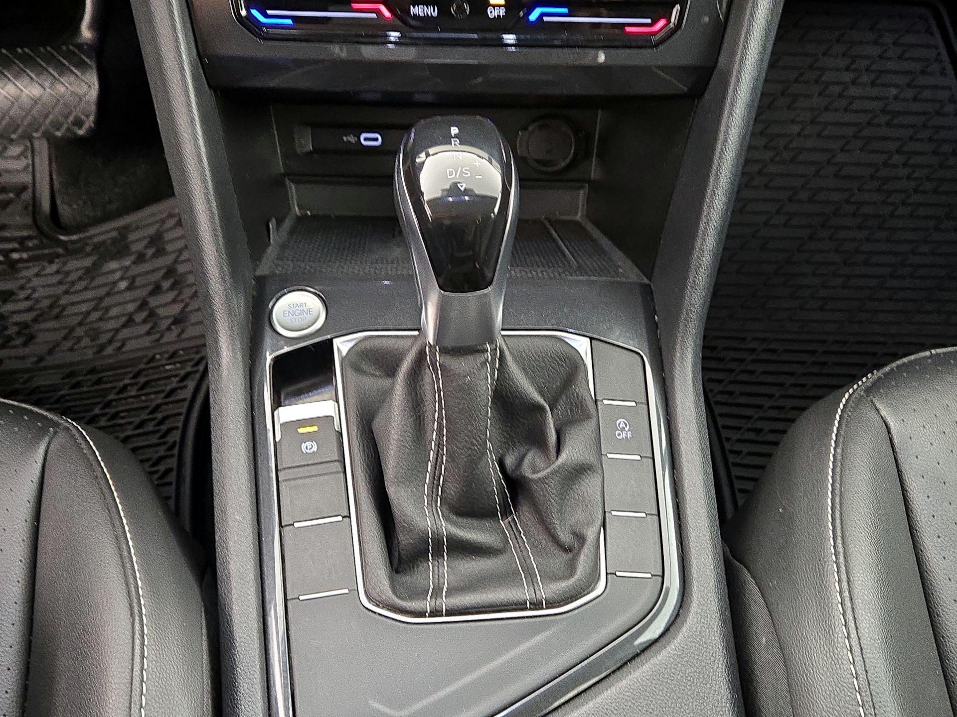 Thumbnail: 2022 Volkswagen Tiguan - 17