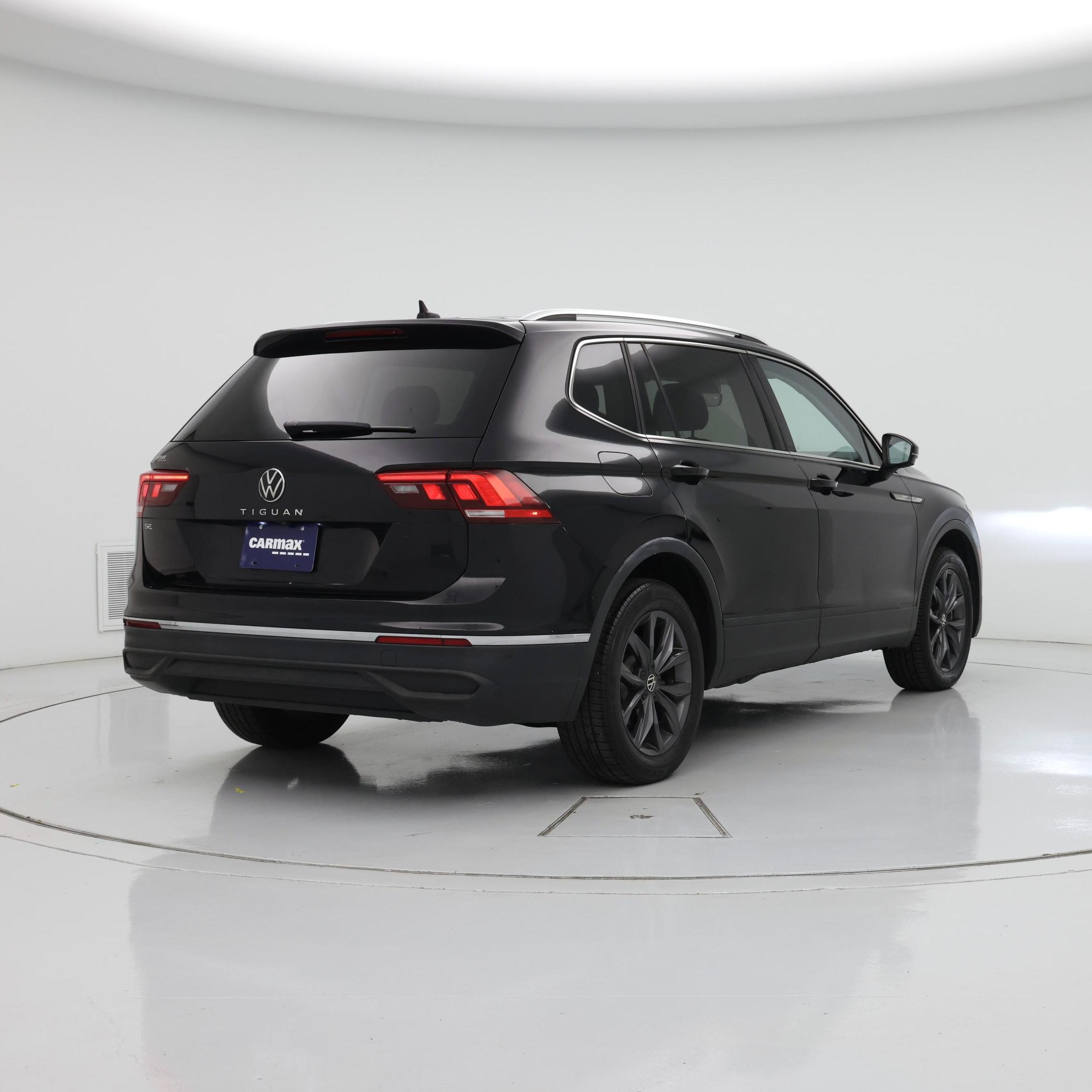 Thumbnail: 2022 Volkswagen Tiguan - 8