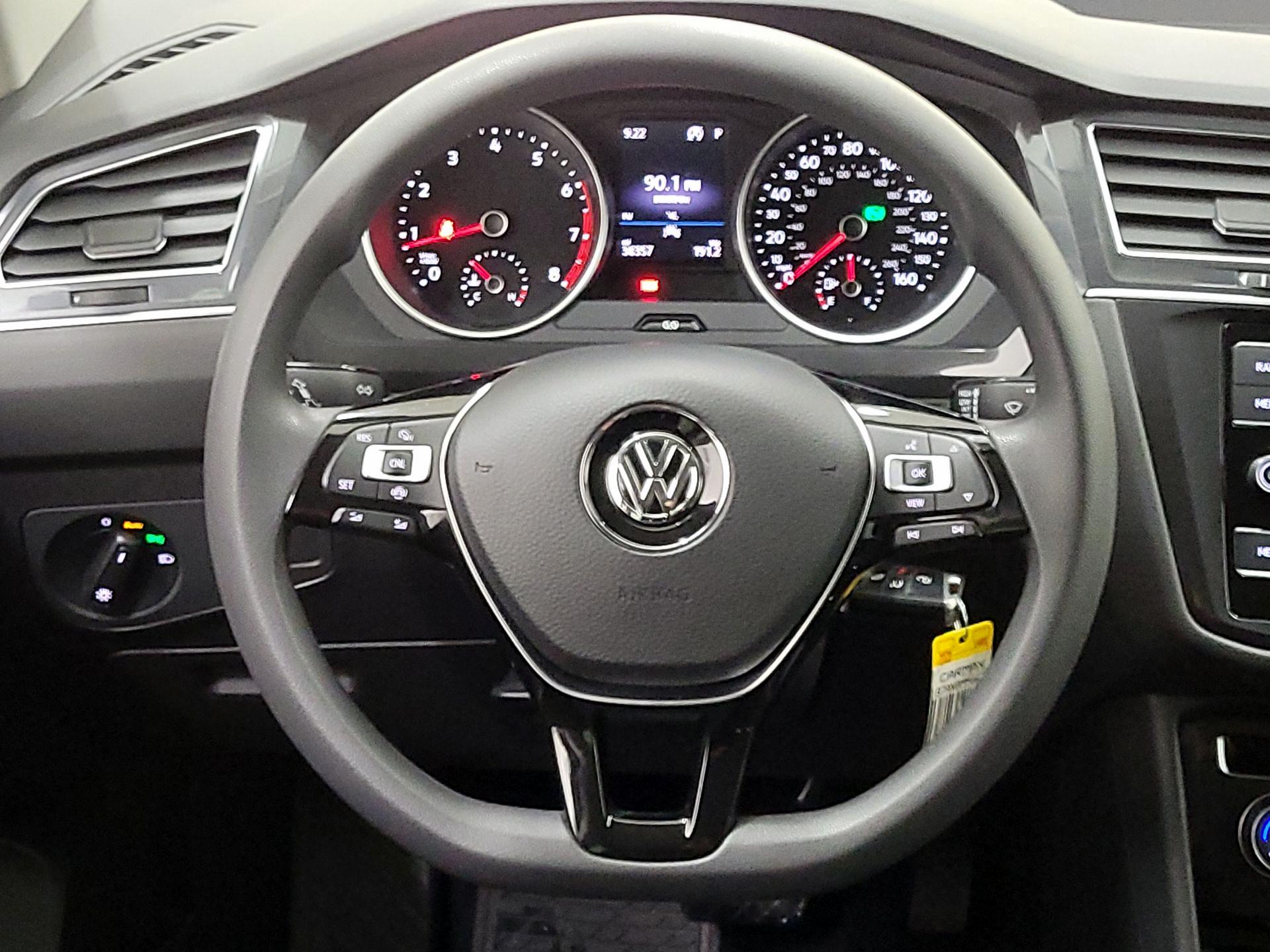 Thumbnail: 2021 Volkswagen Tiguan - 10