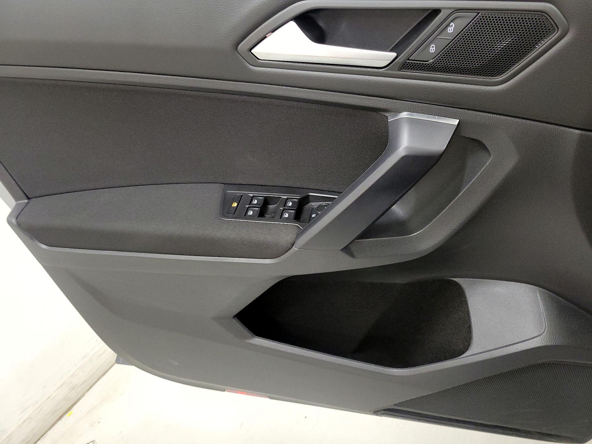 Thumbnail: 2021 Volkswagen Tiguan - 12