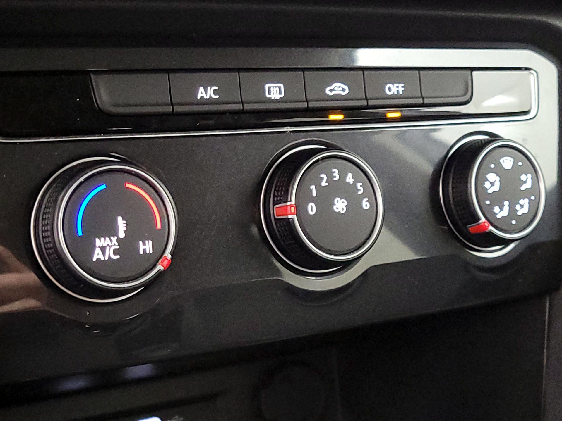 Thumbnail: 2021 Volkswagen Tiguan - 16