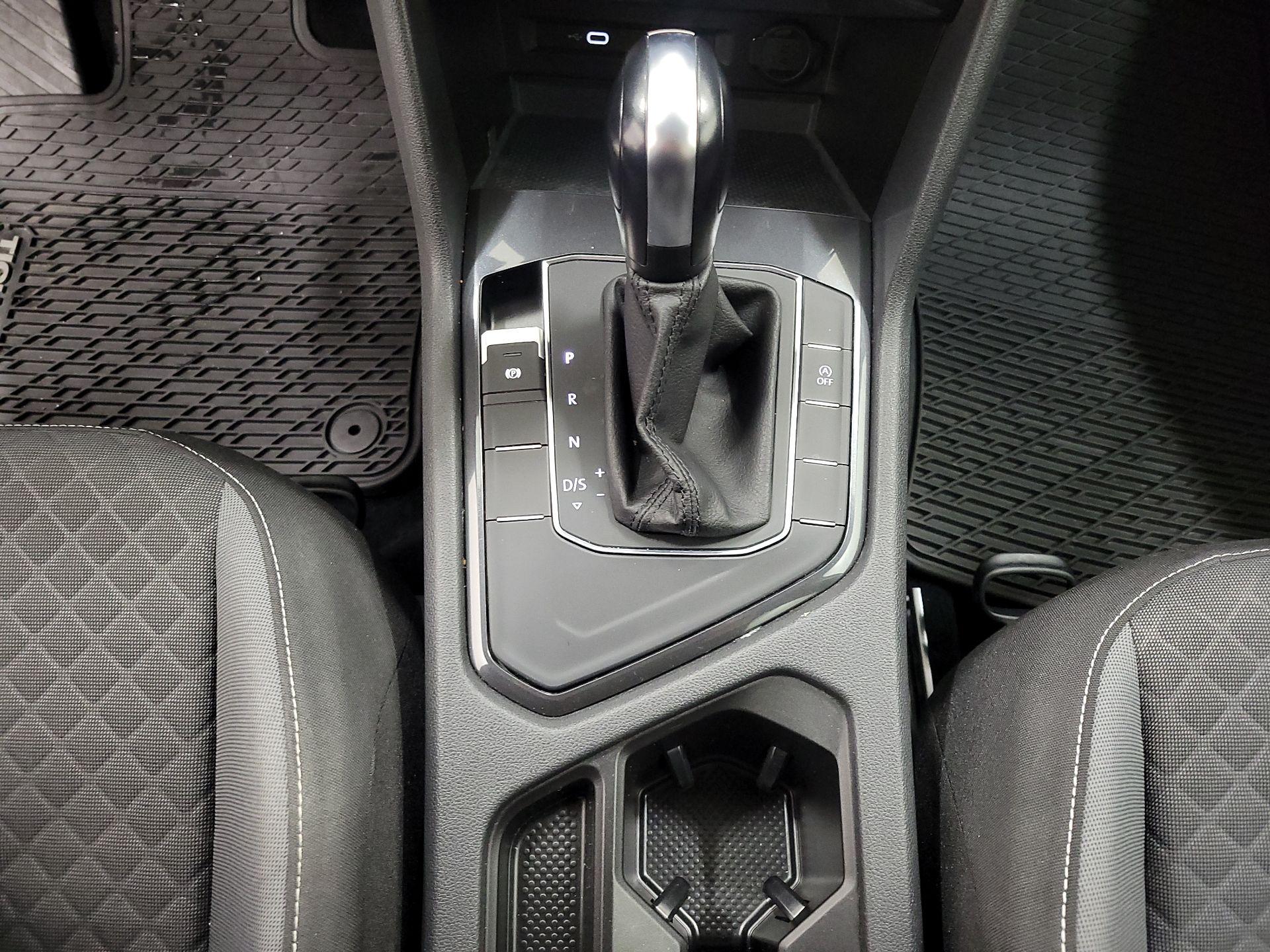 Thumbnail: 2021 Volkswagen Tiguan - 17