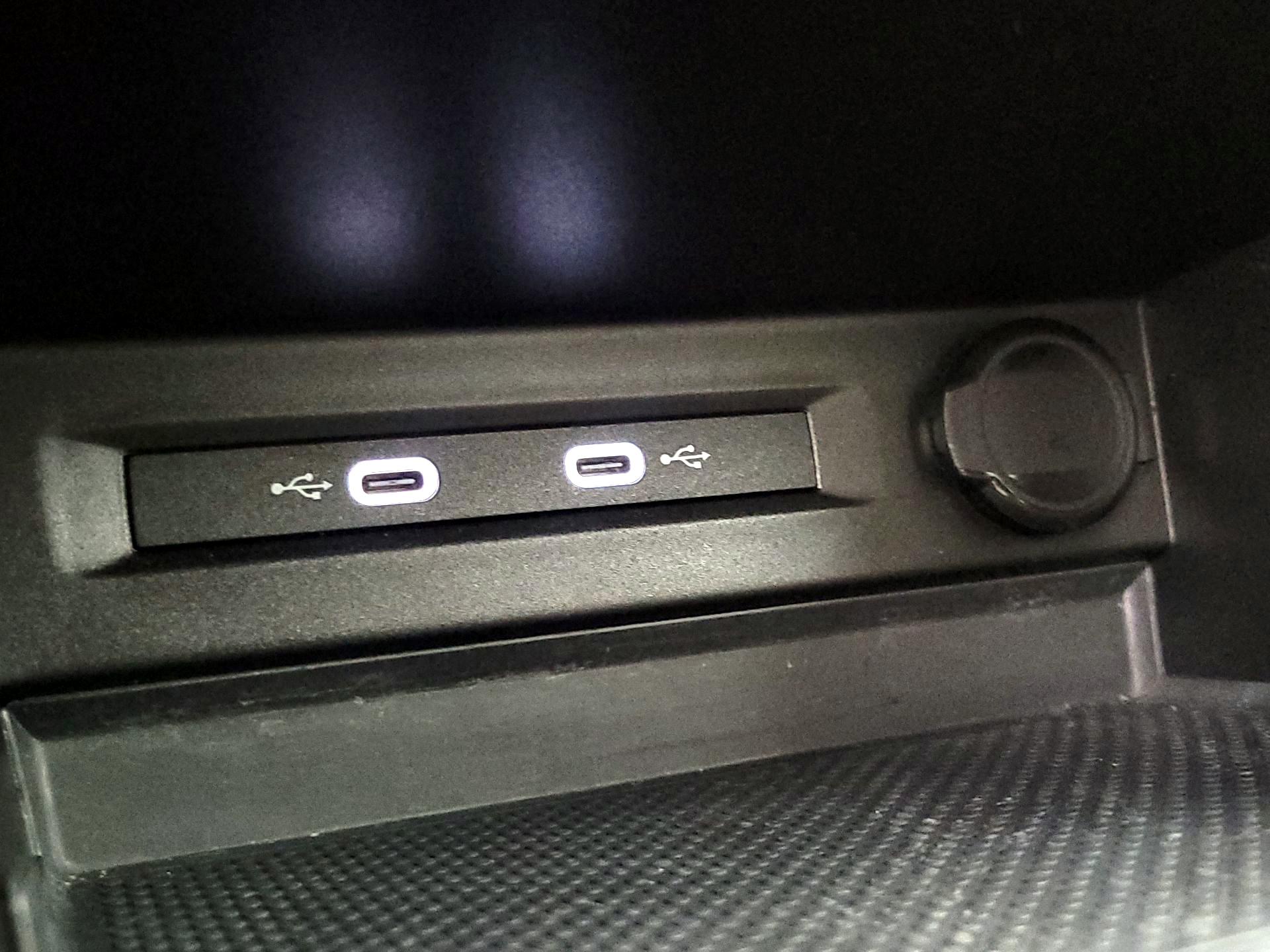 Thumbnail: 2021 Volkswagen Tiguan - 18