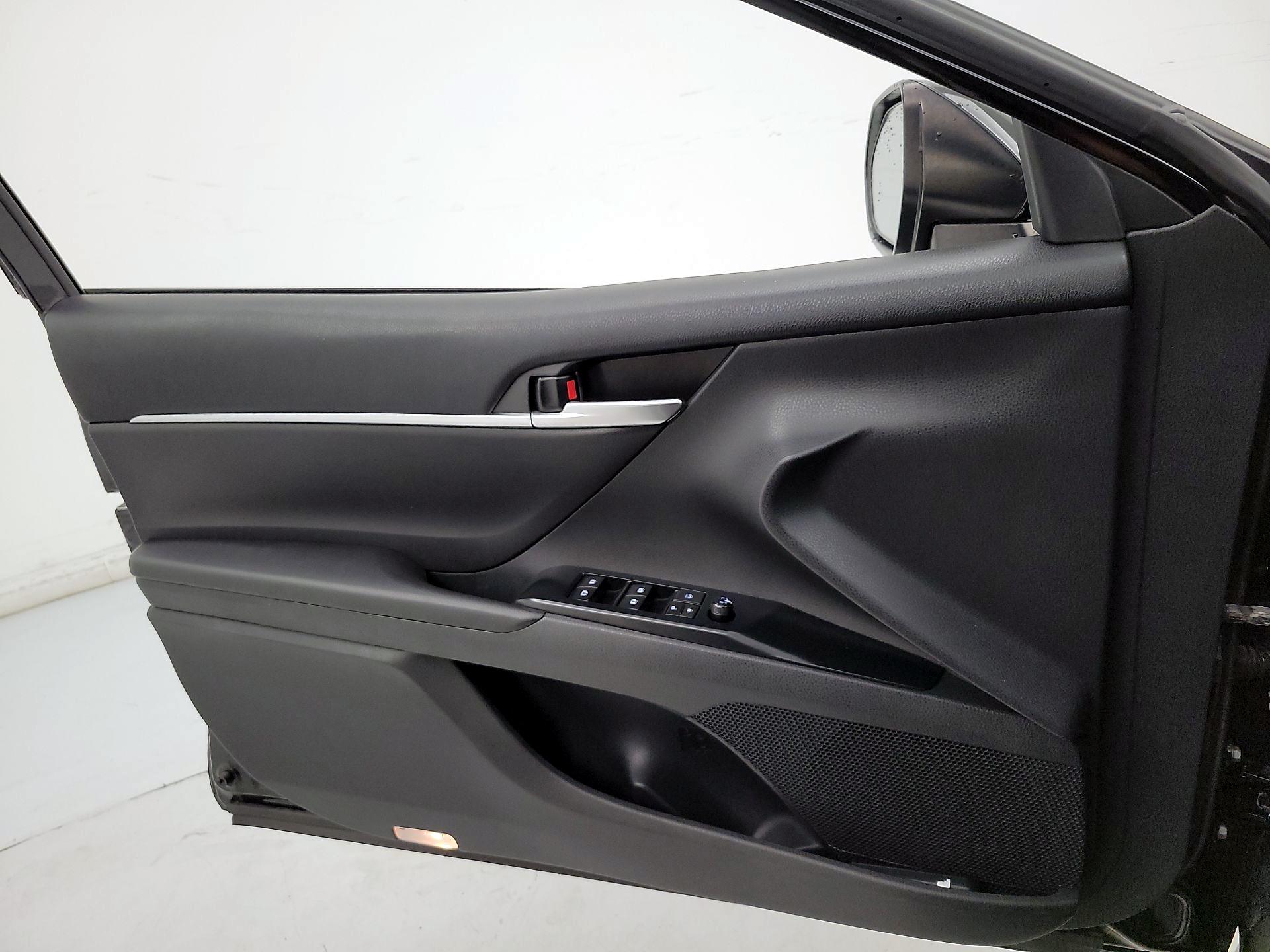 Thumbnail: 2018 Toyota Camry - 12