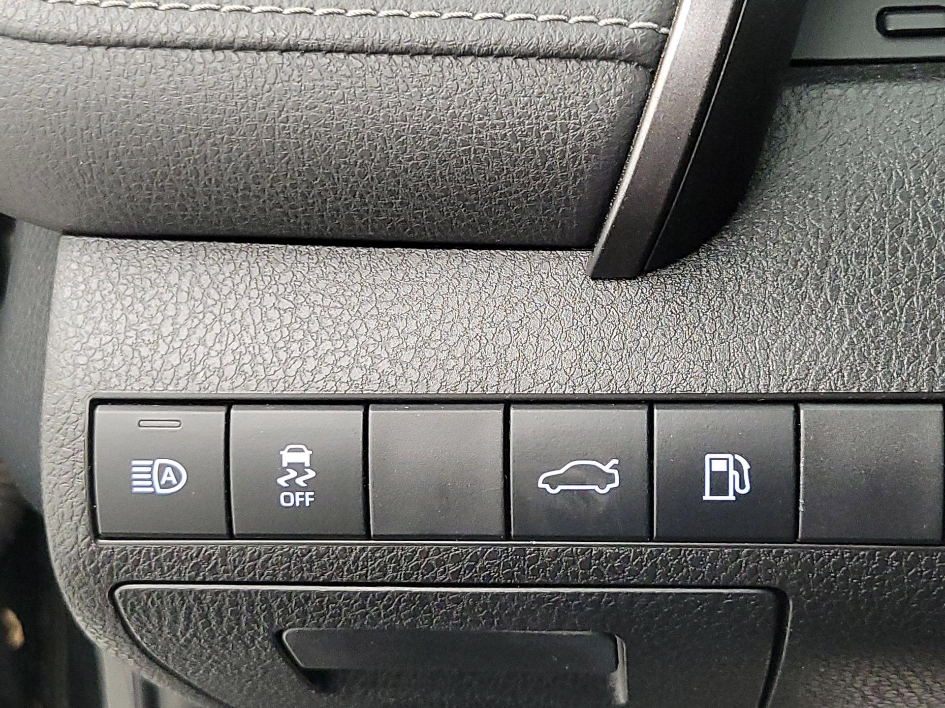 Thumbnail: 2018 Toyota Camry - 13