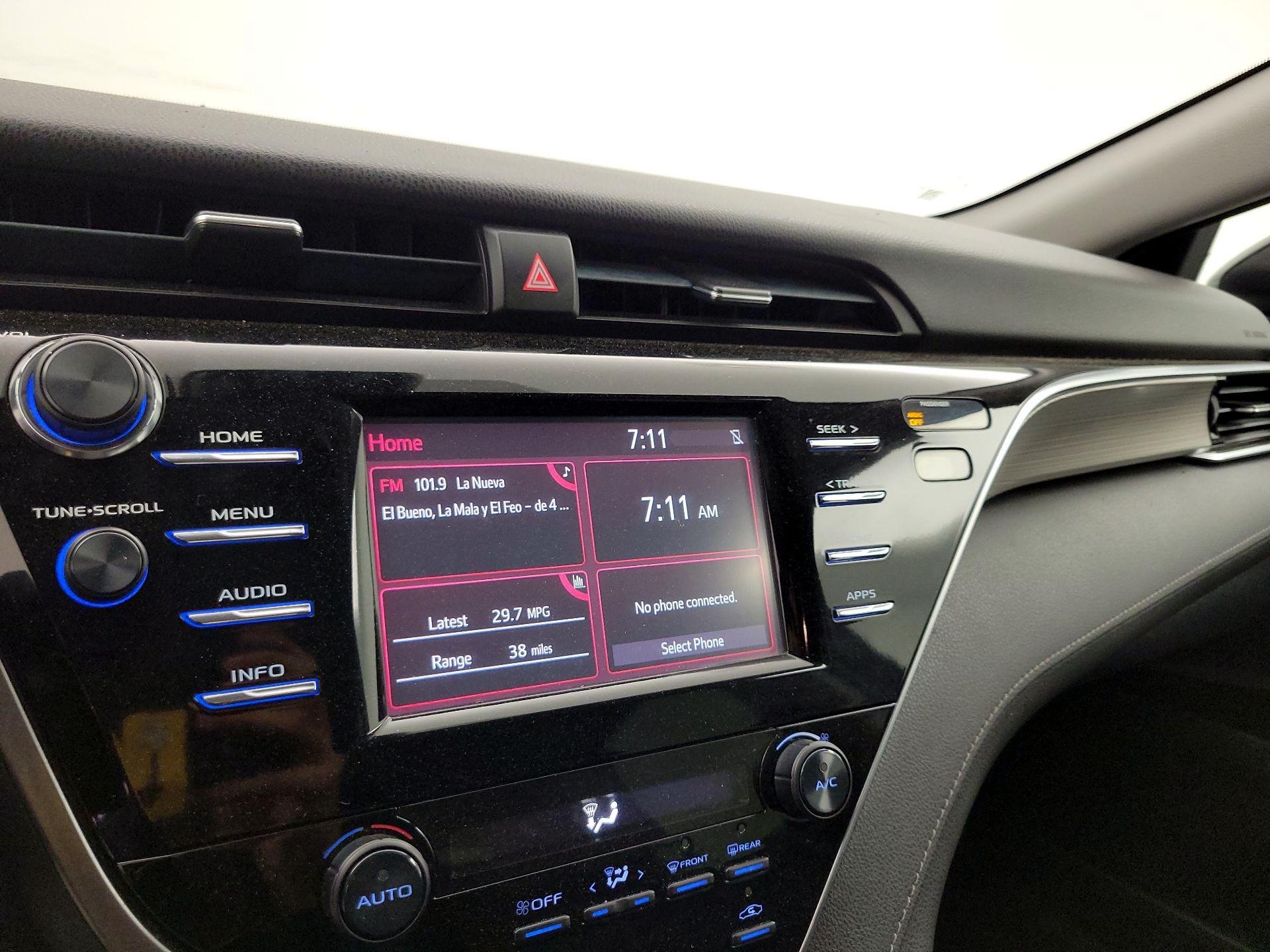 Thumbnail: 2018 Toyota Camry - 15