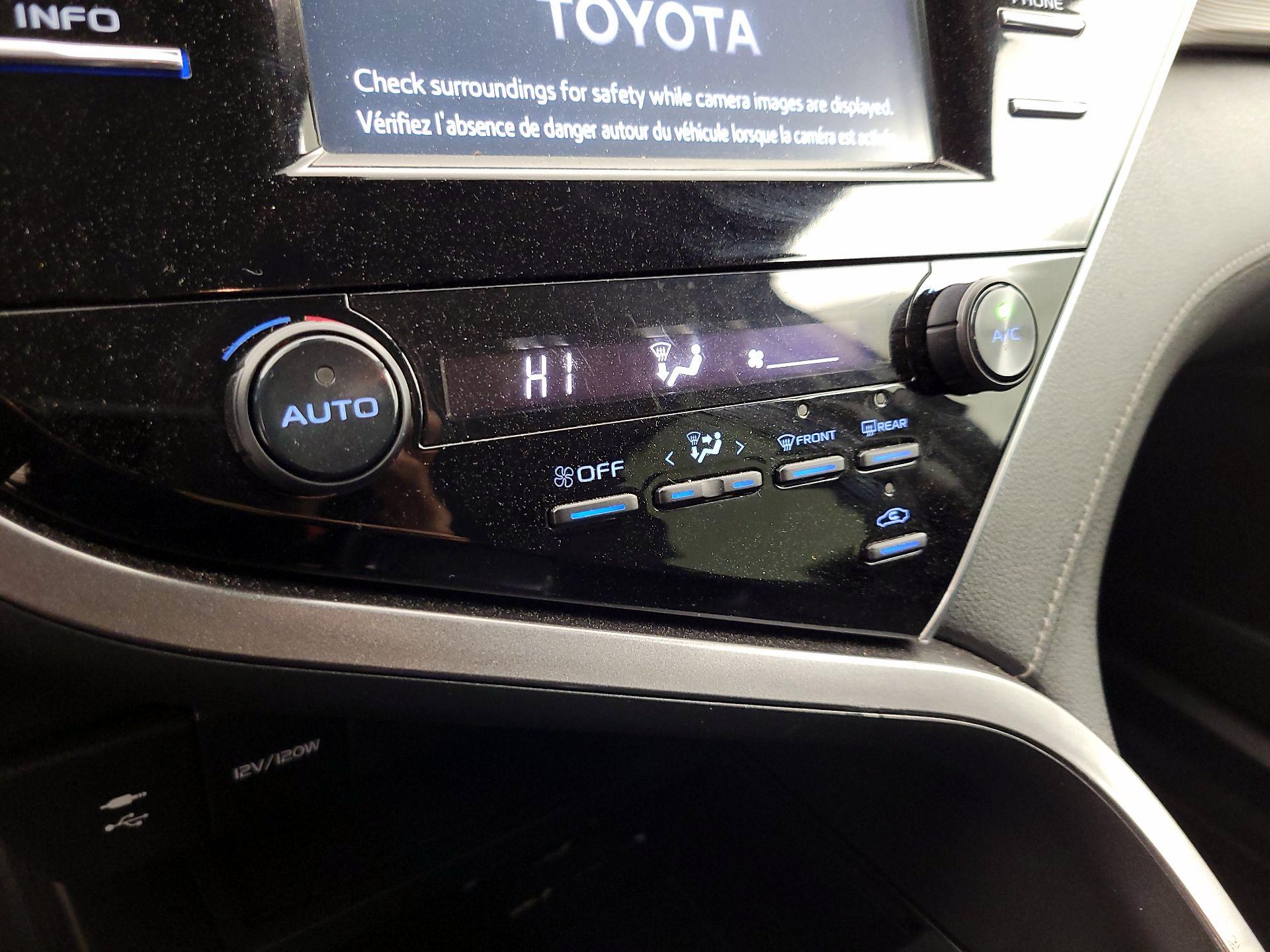 Thumbnail: 2018 Toyota Camry - 16