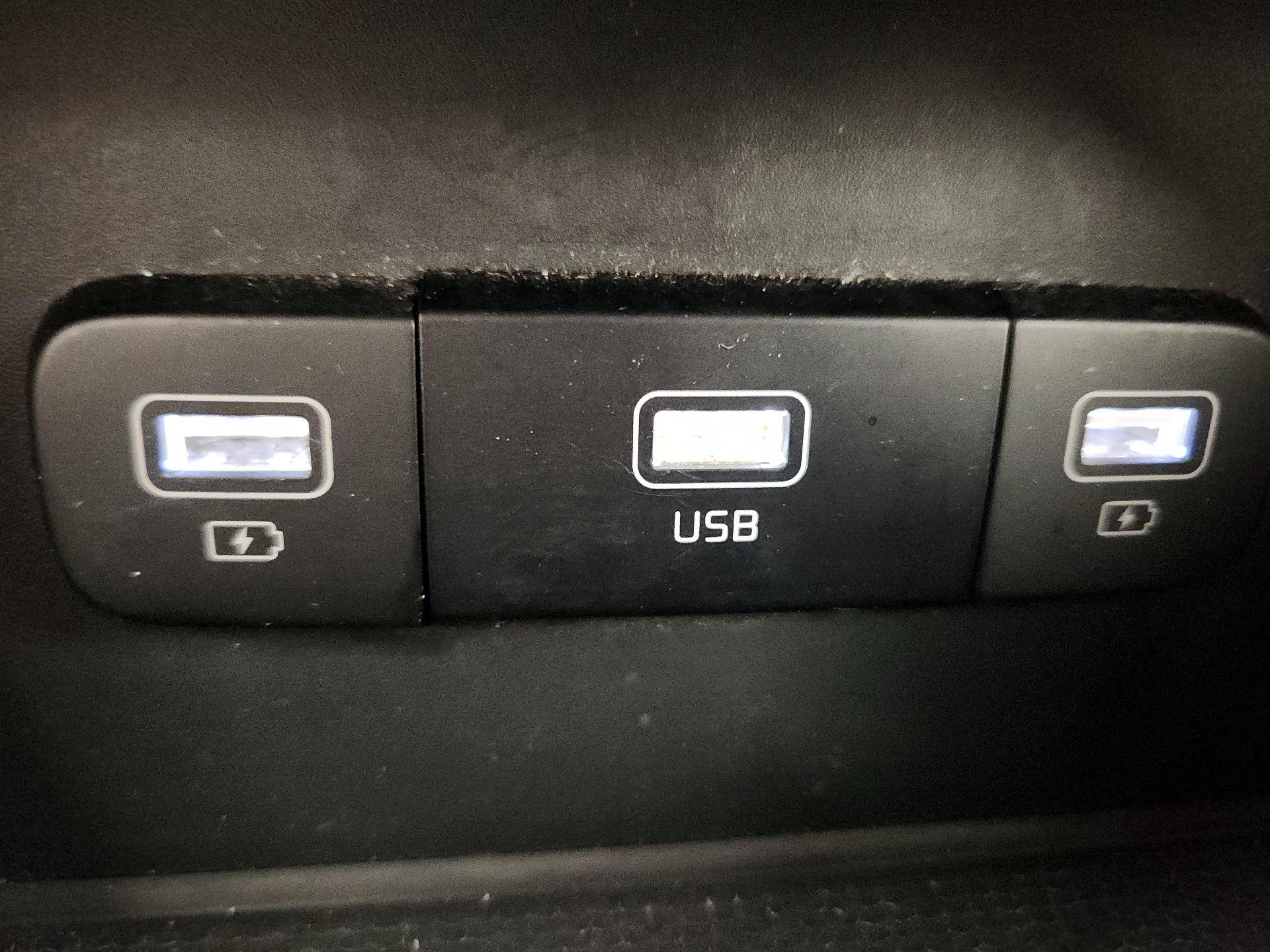 Thumbnail: 2024 Kia Carnival - 18