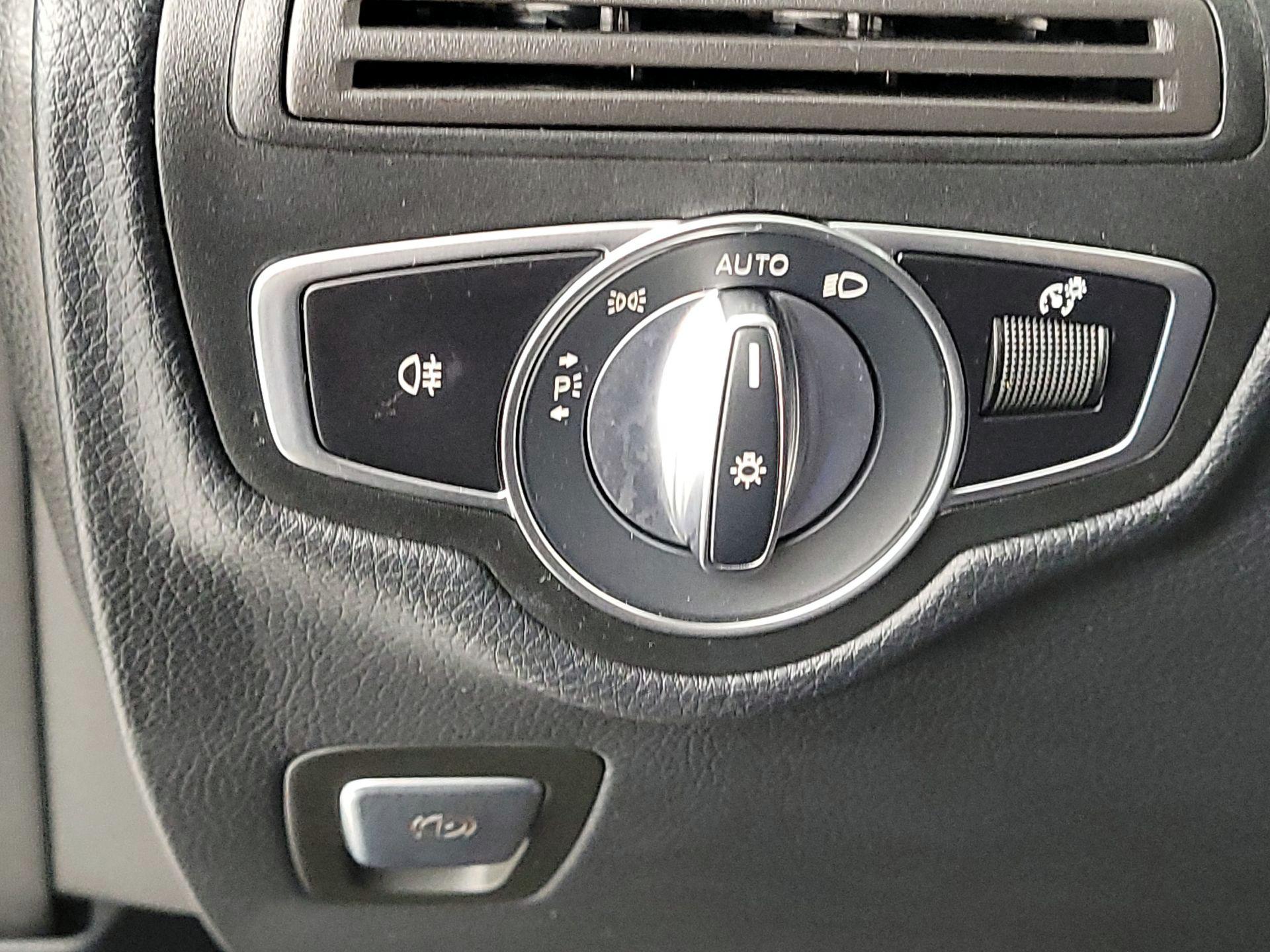 Thumbnail: 2022 Mercedes-Benz GLC - 13