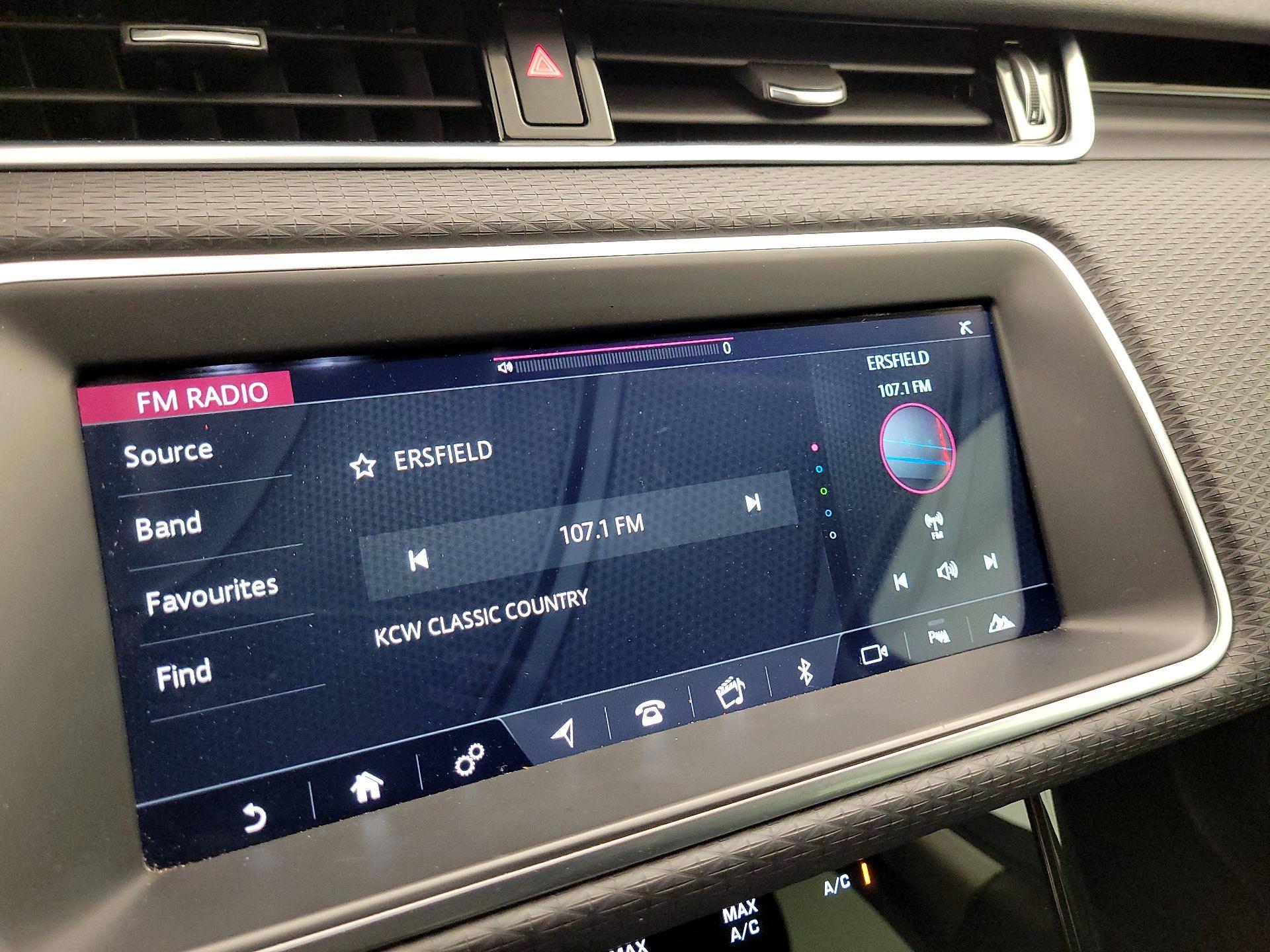 Thumbnail: 2020 Land Rover Range Rover Evoque - 16