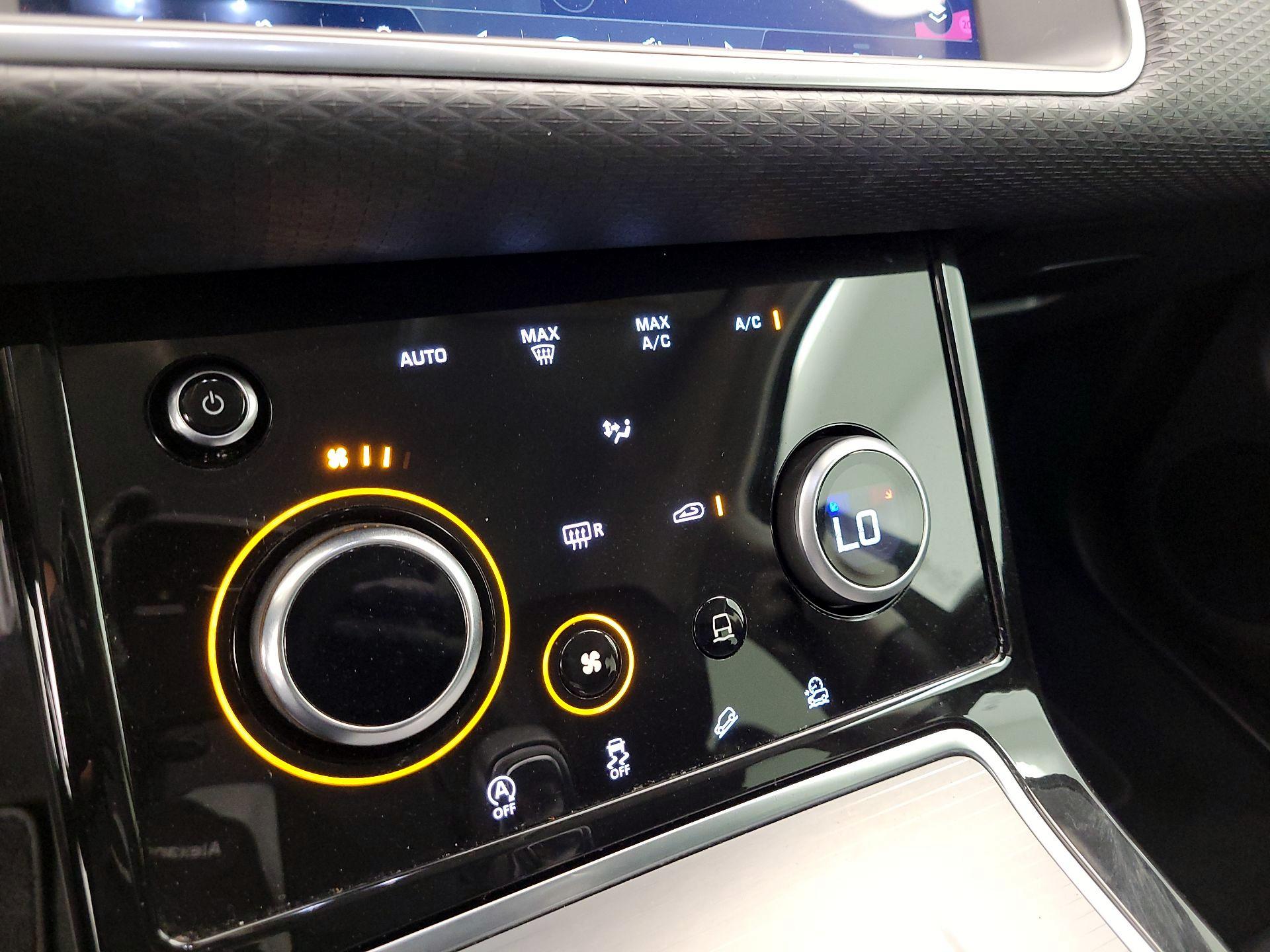 Thumbnail: 2020 Land Rover Range Rover Evoque - 17