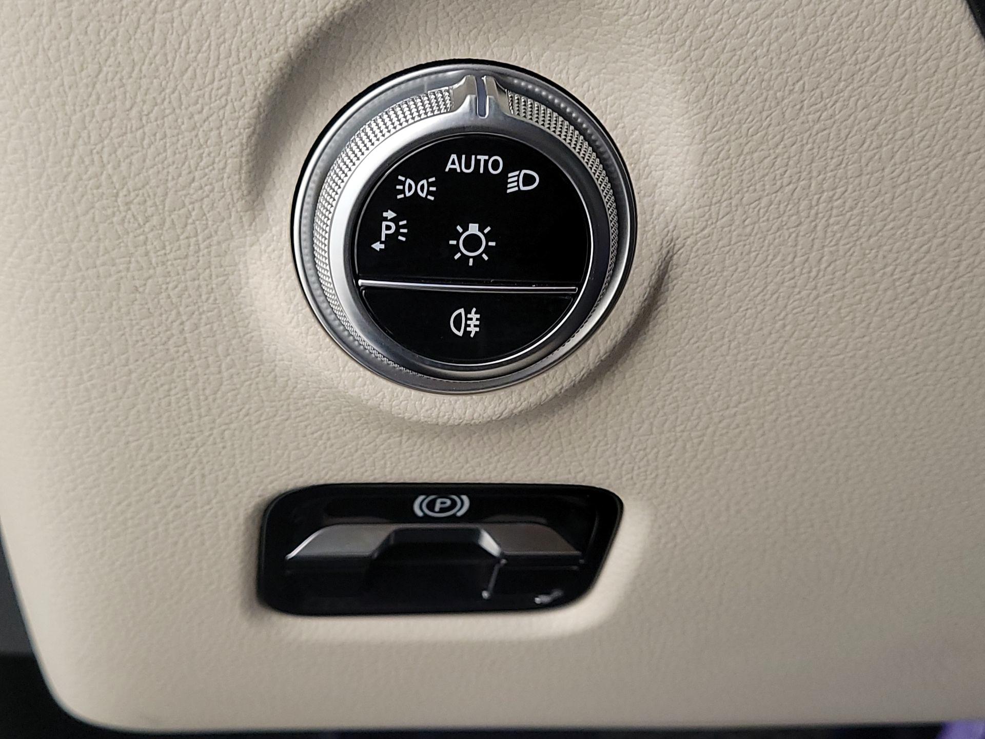 Thumbnail: 2022 Mercedes-Benz C-Class - 13