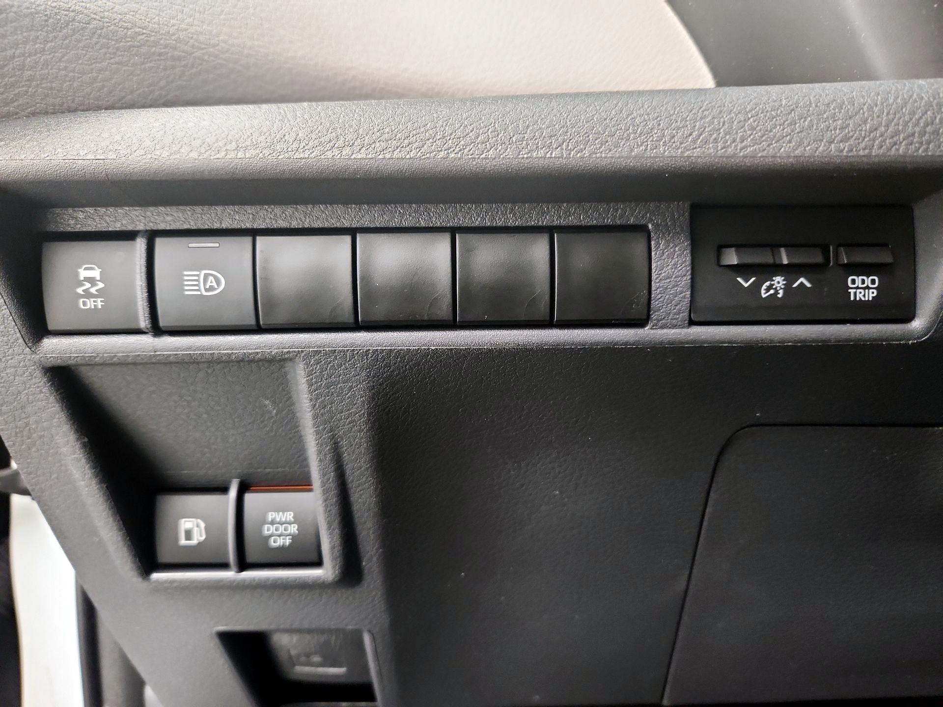 Thumbnail: 2023 Toyota Sienna - 13