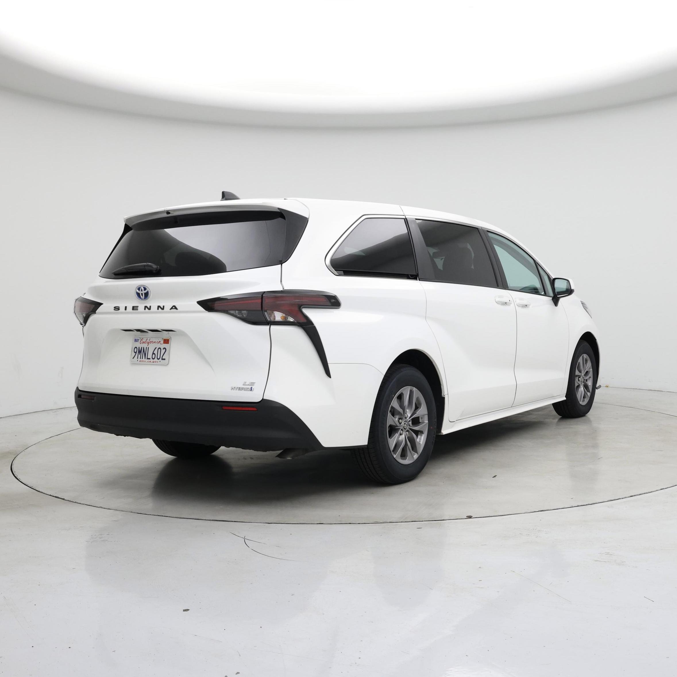Thumbnail: 2023 Toyota Sienna - 8