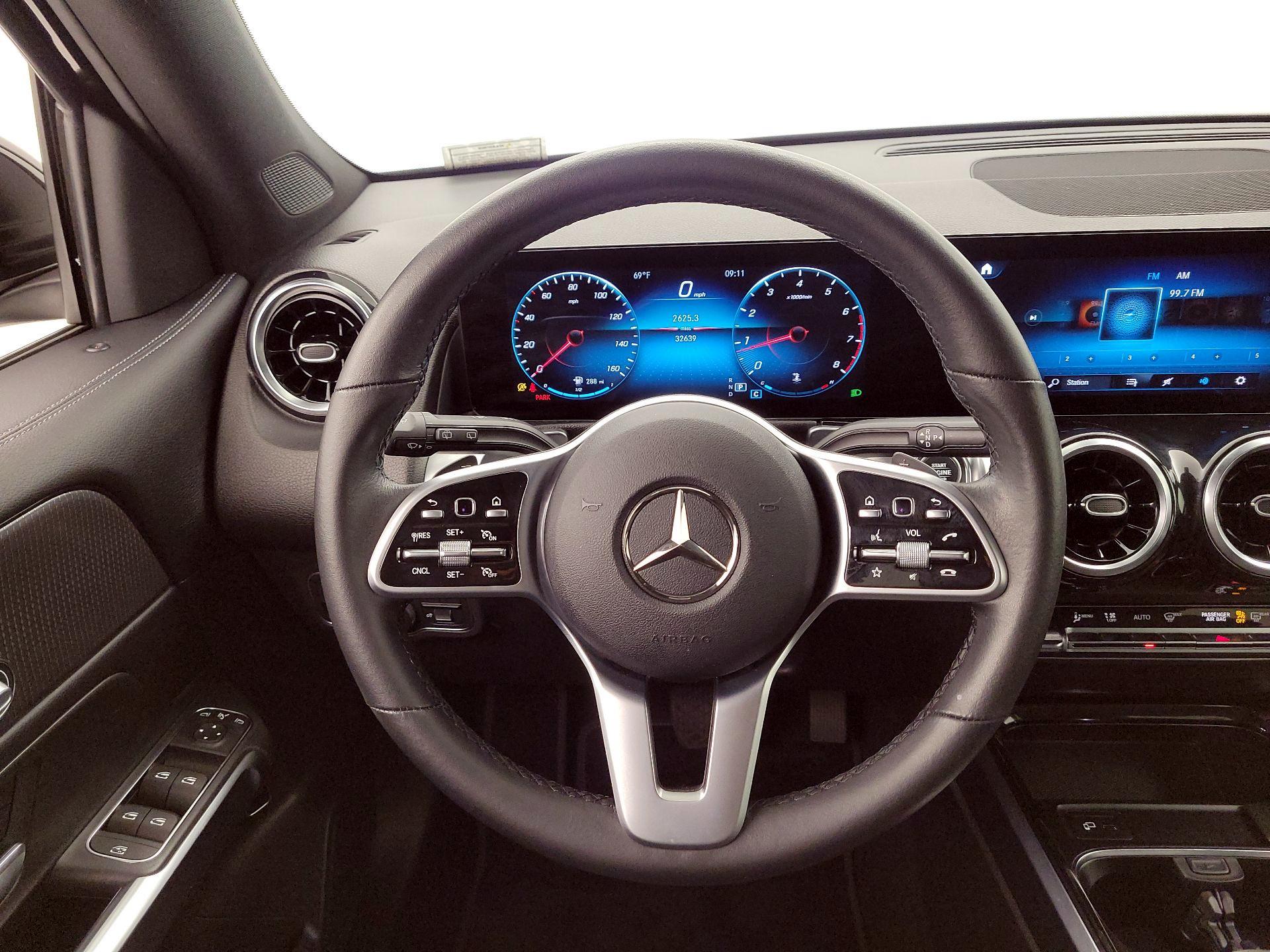 Thumbnail: 2022 Mercedes-Benz GLB - 10