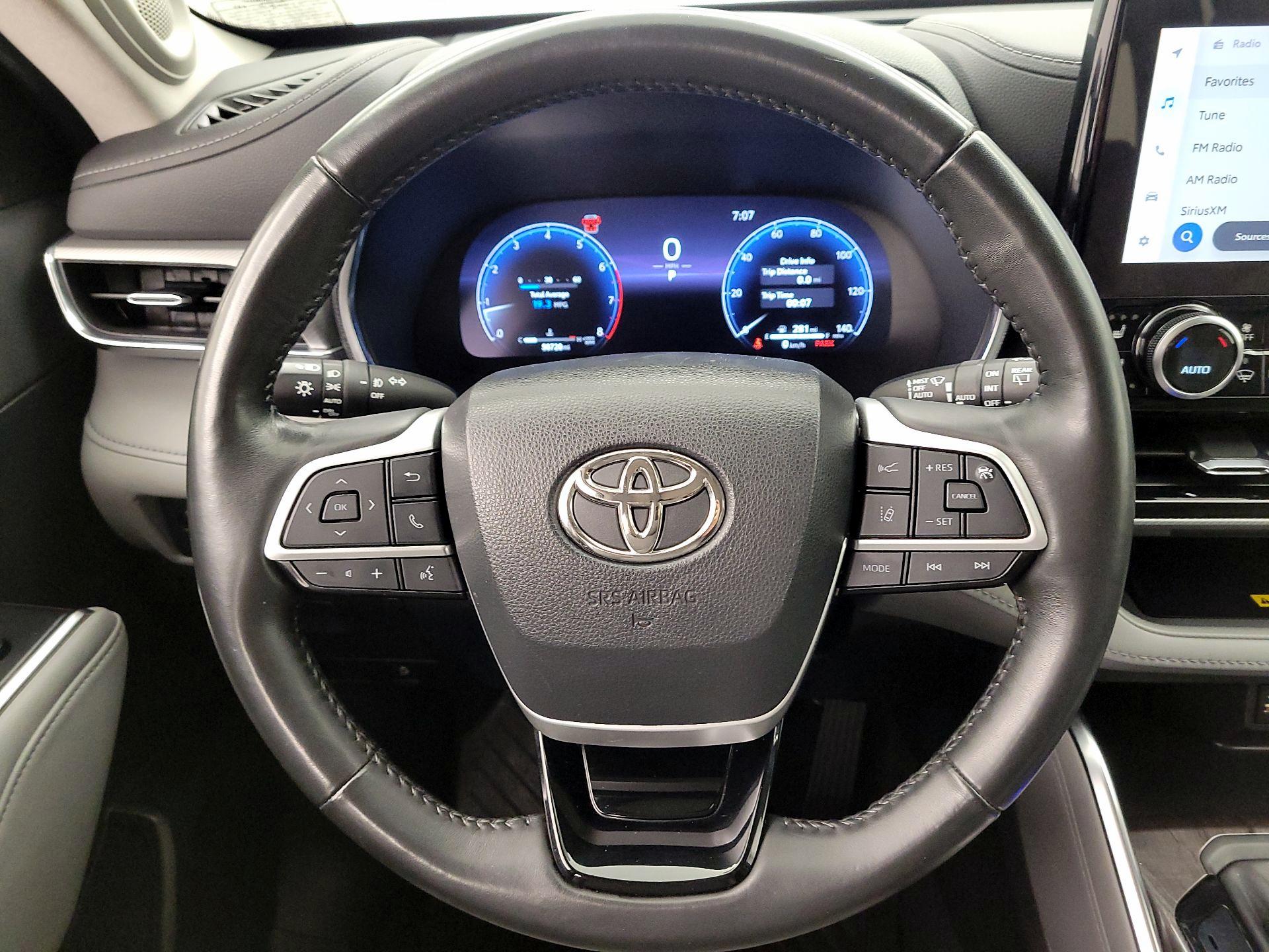 Thumbnail: 2023 Toyota Highlander - 10