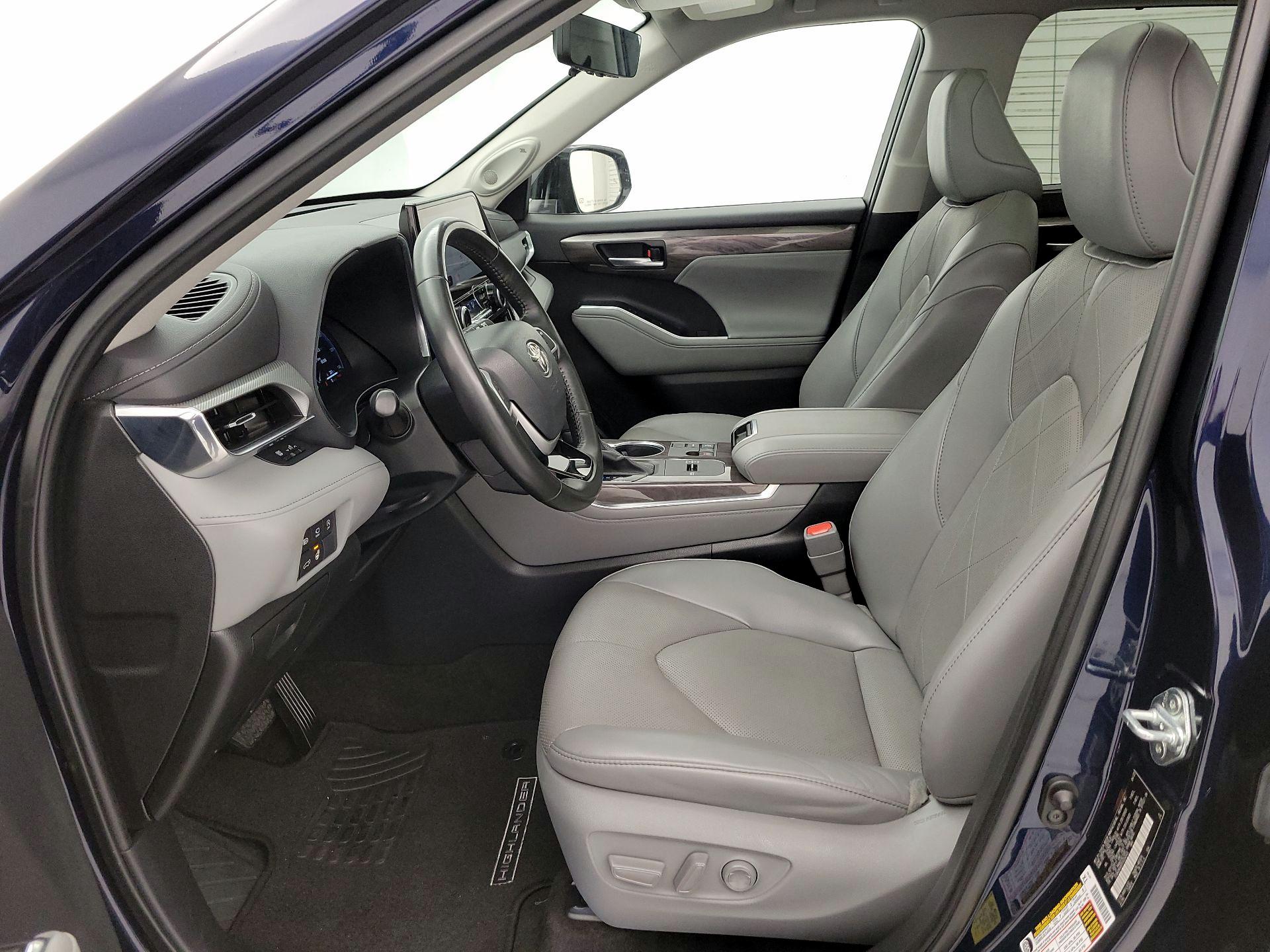 Thumbnail: 2023 Toyota Highlander - 11