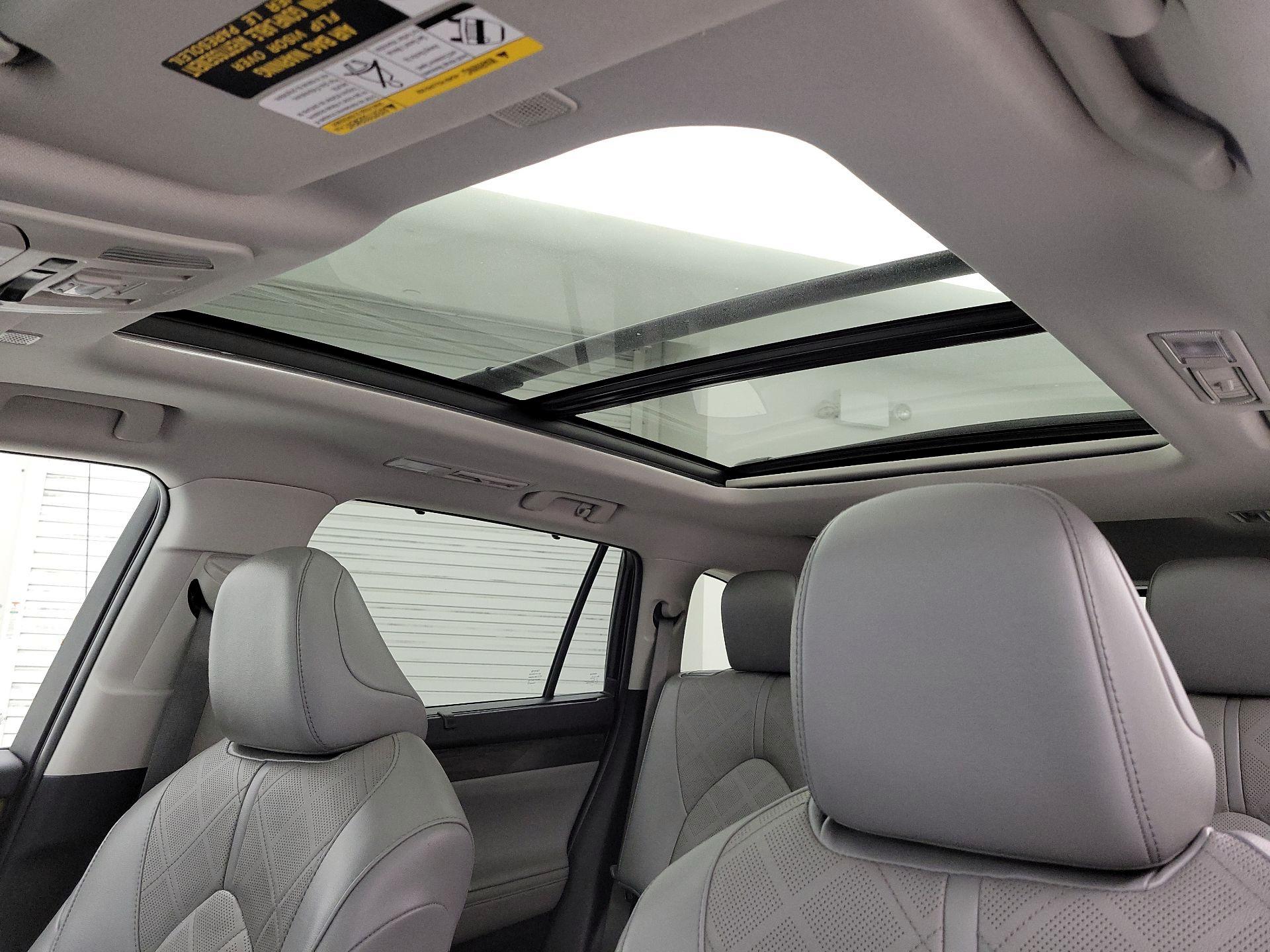 Thumbnail: 2023 Toyota Highlander - 19