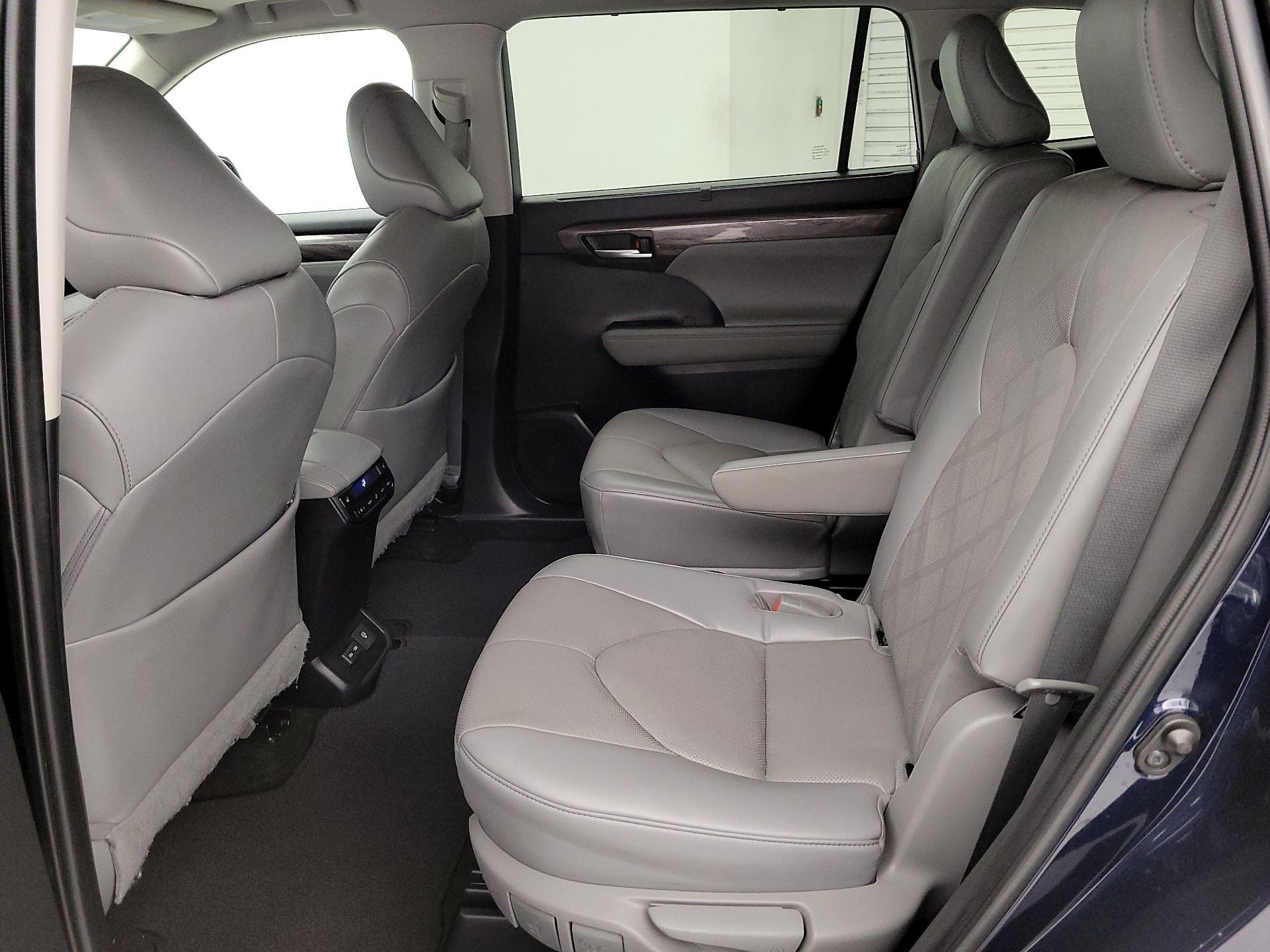 Thumbnail: 2023 Toyota Highlander - 20