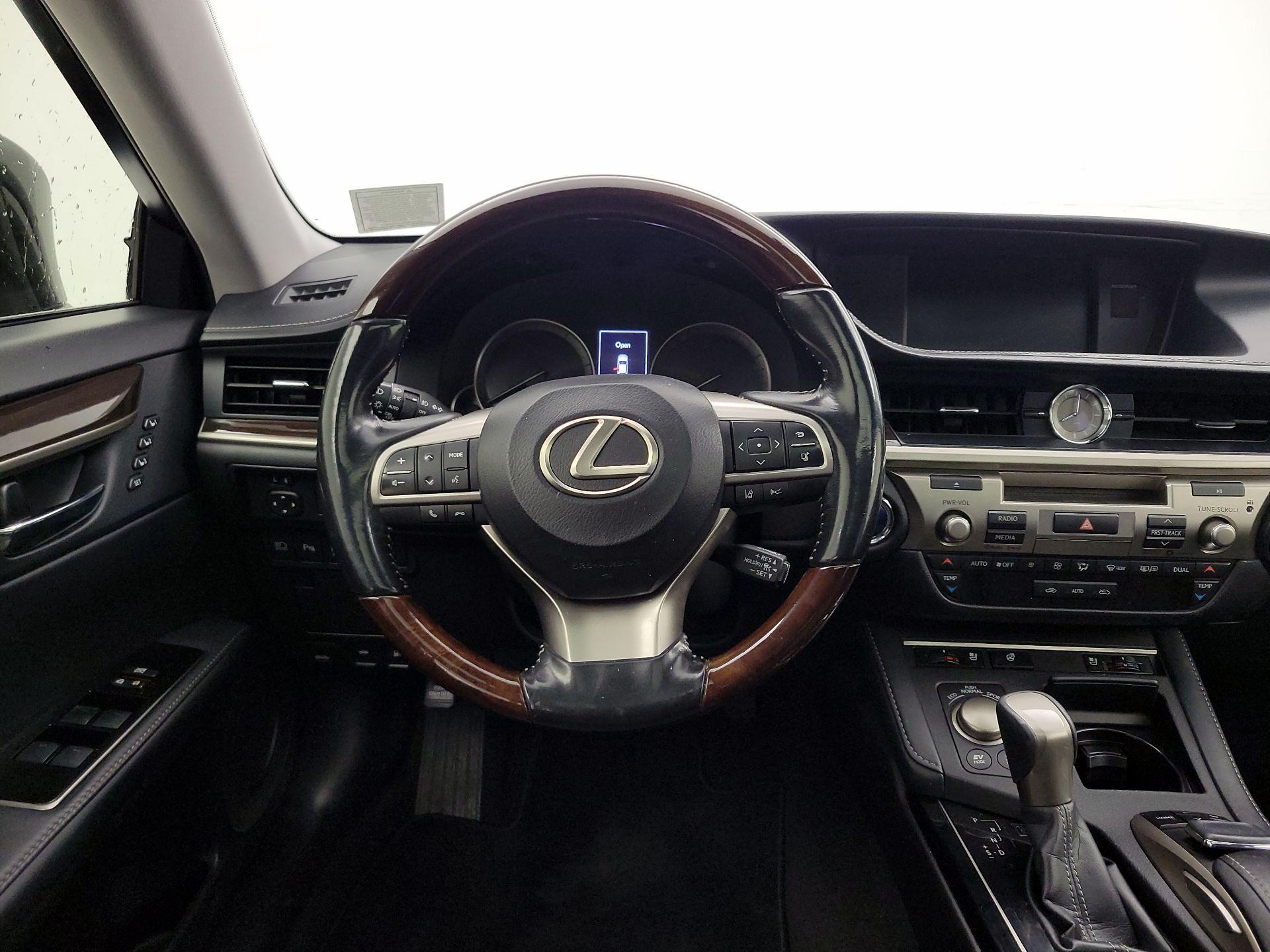 Thumbnail: 2018 Lexus ES - 10