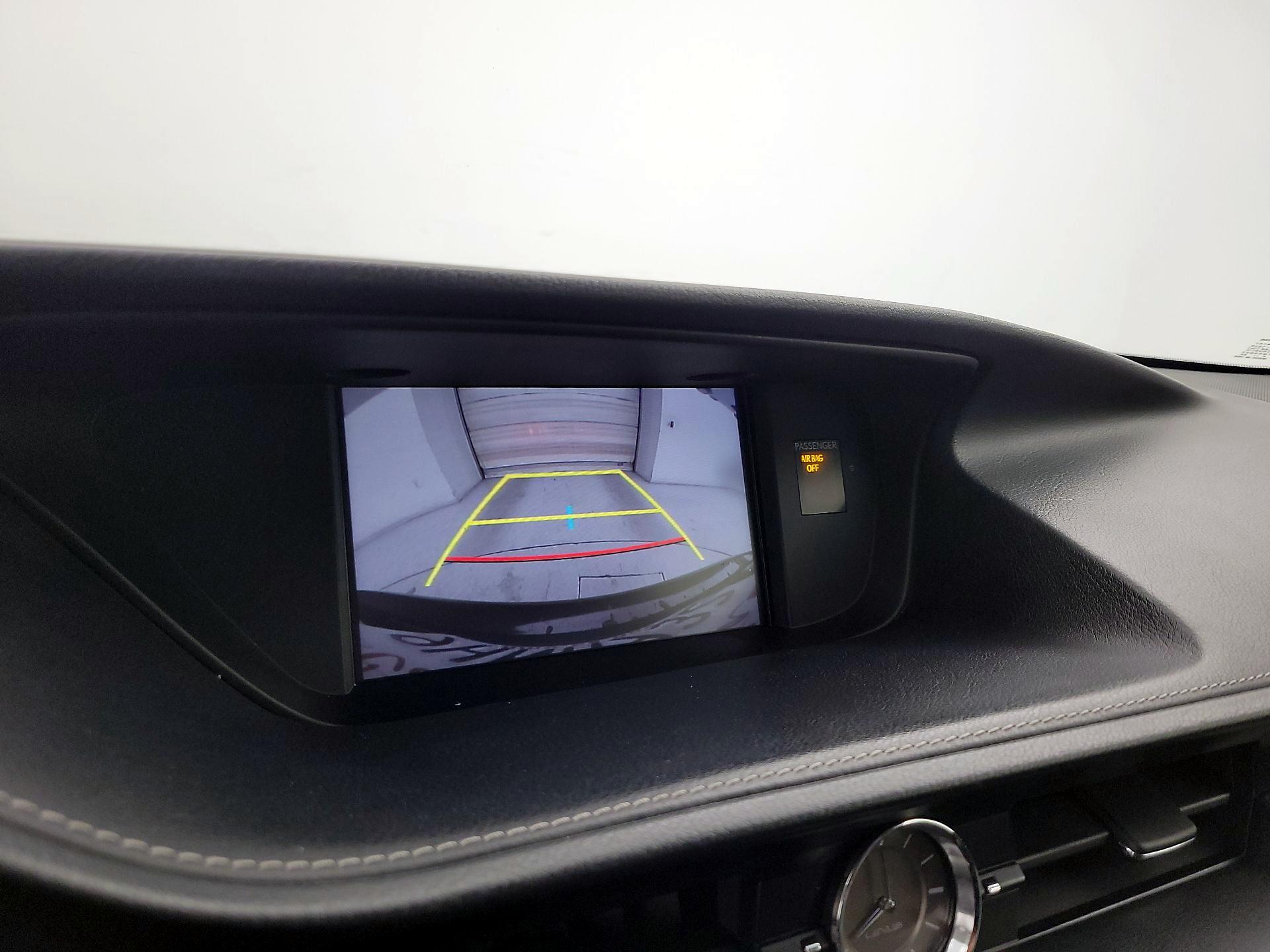 Thumbnail: 2018 Lexus ES - 15