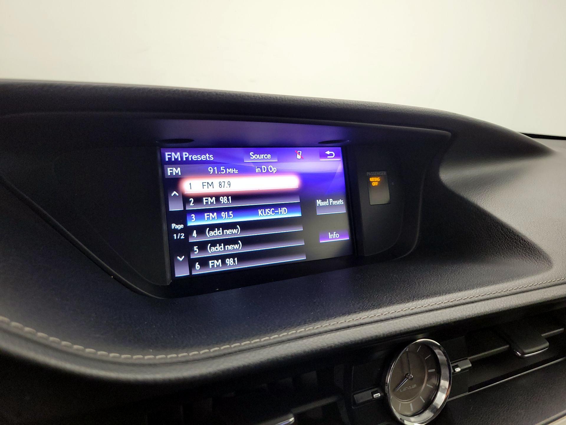 Thumbnail: 2018 Lexus ES - 16