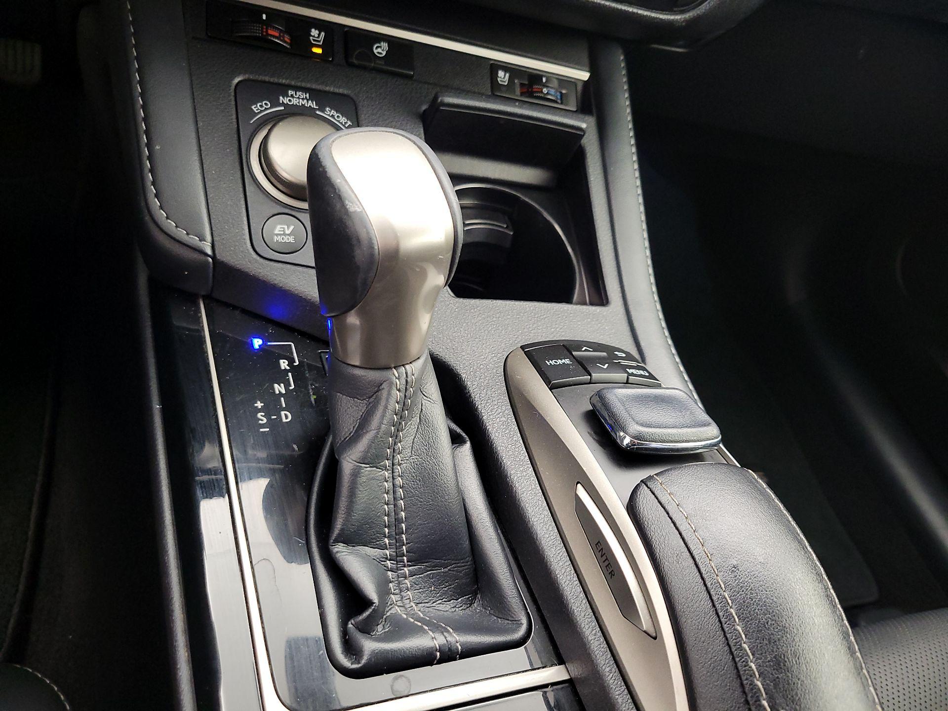 Thumbnail: 2018 Lexus ES - 18