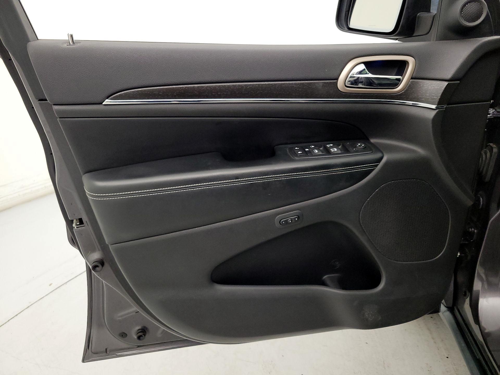 Thumbnail: 2016 Jeep Grand Cherokee - 12