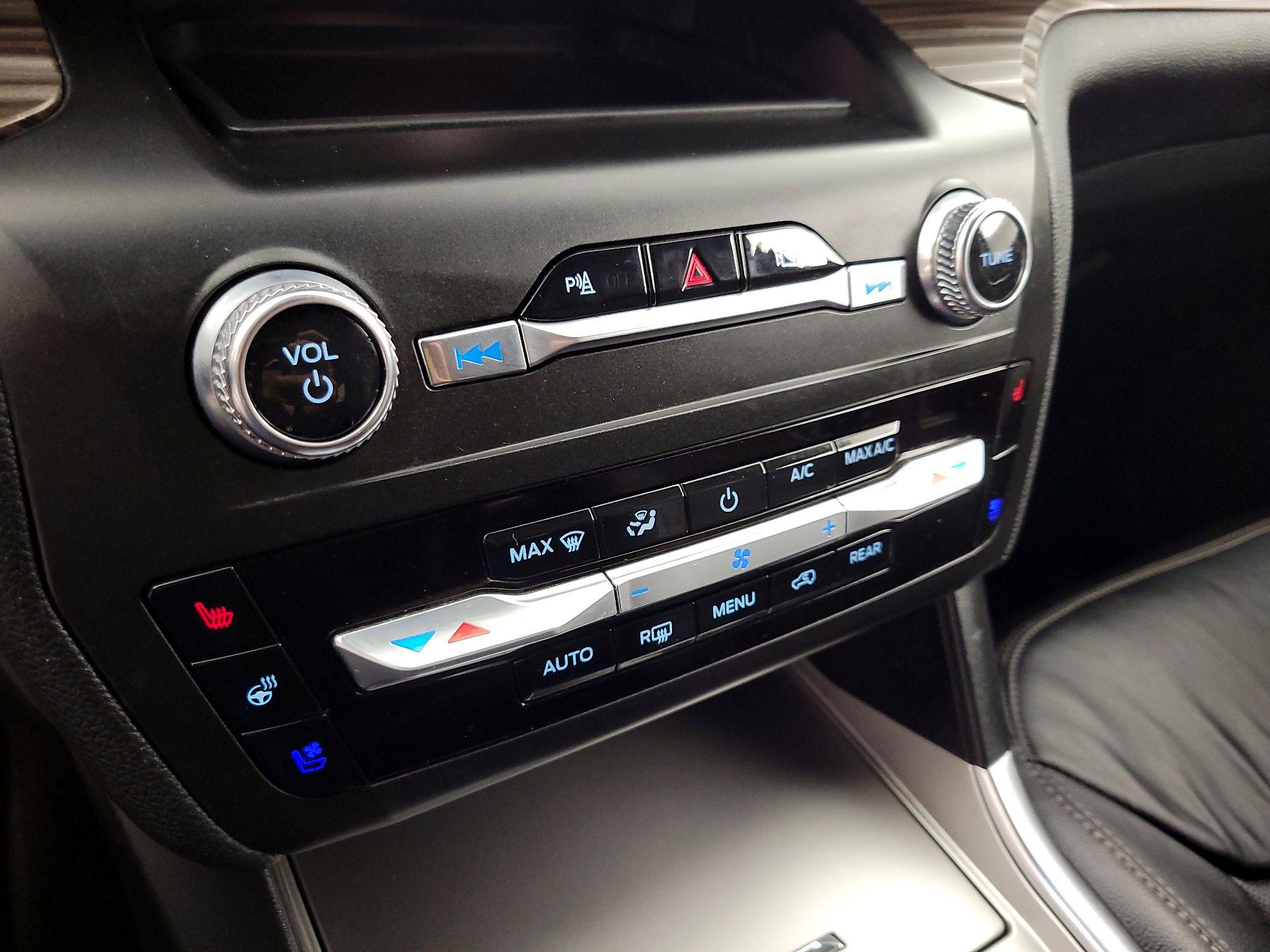 Thumbnail: 2020 Ford Explorer - 17