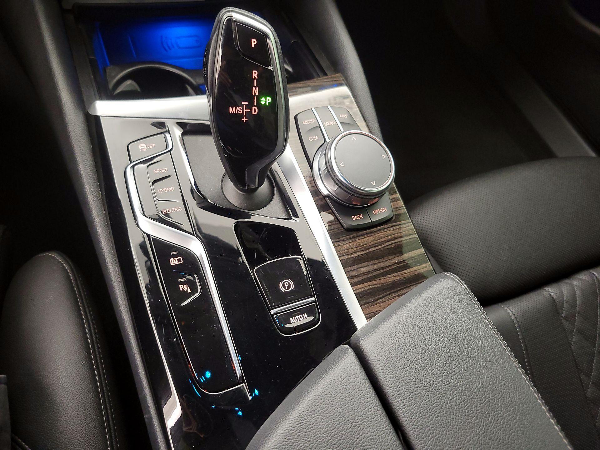 Thumbnail: 2023 BMW 5 Series - 18