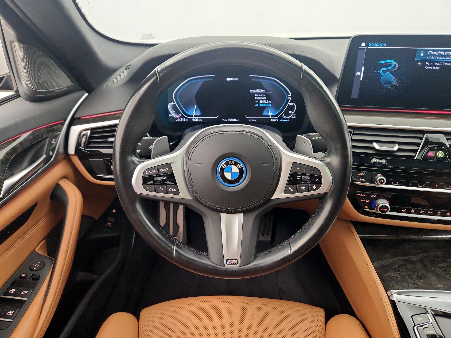 Thumbnail: 2022 BMW 5 Series - 10