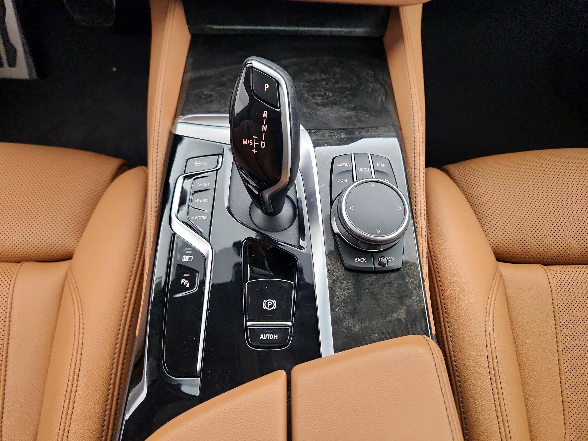 Thumbnail: 2022 BMW 5 Series - 17