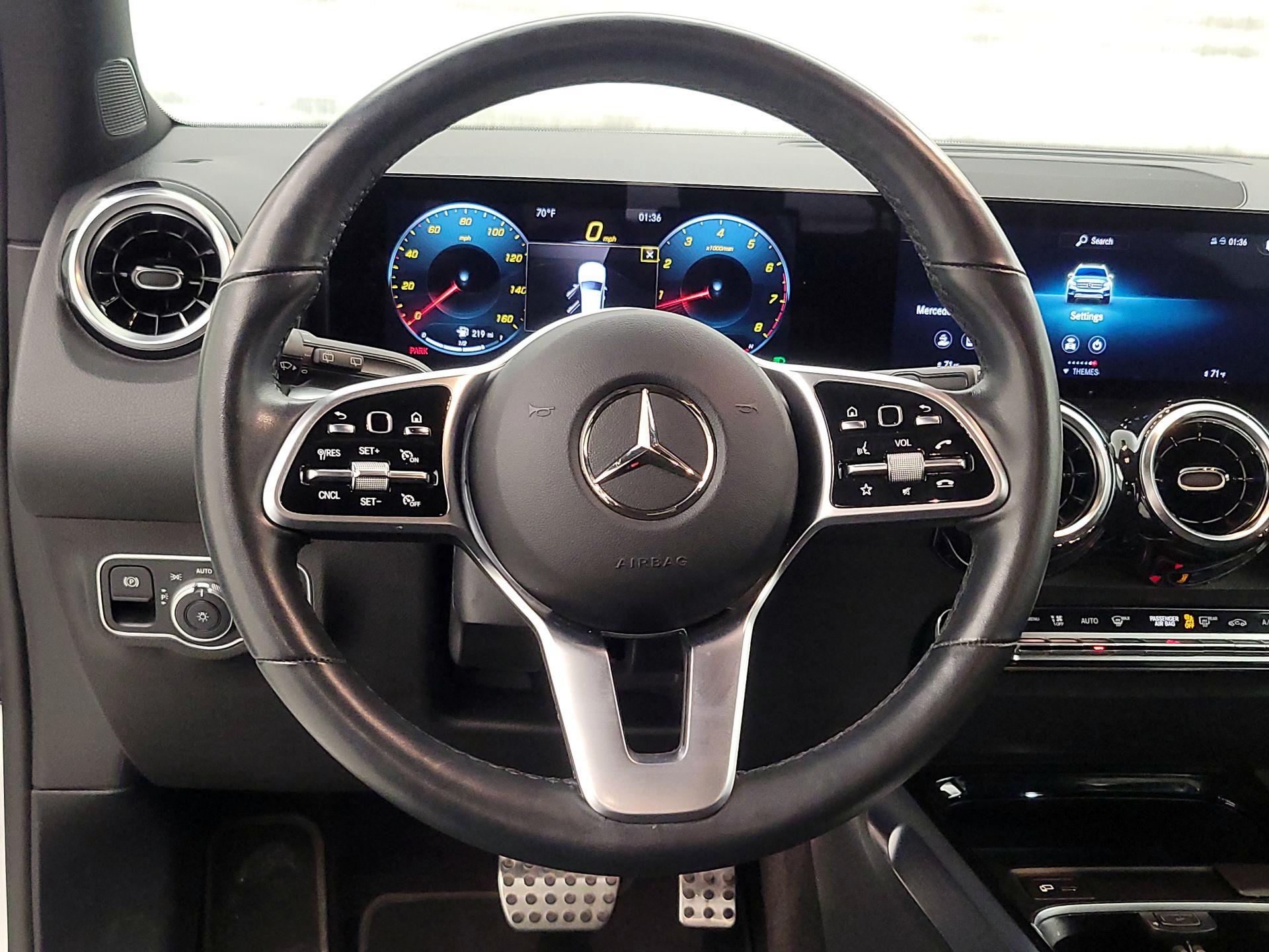 Thumbnail: 2022 Mercedes-Benz GLB - 10